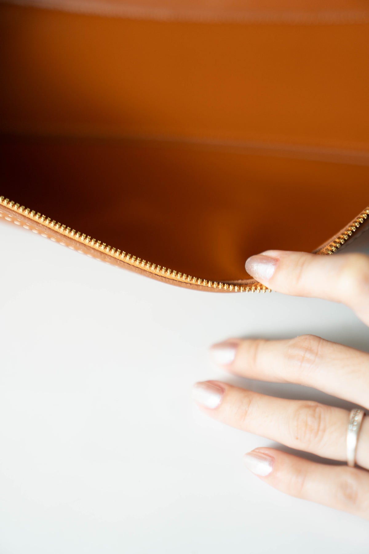 Extra Pocket L27 Pouch – Warm Tan Calfskin