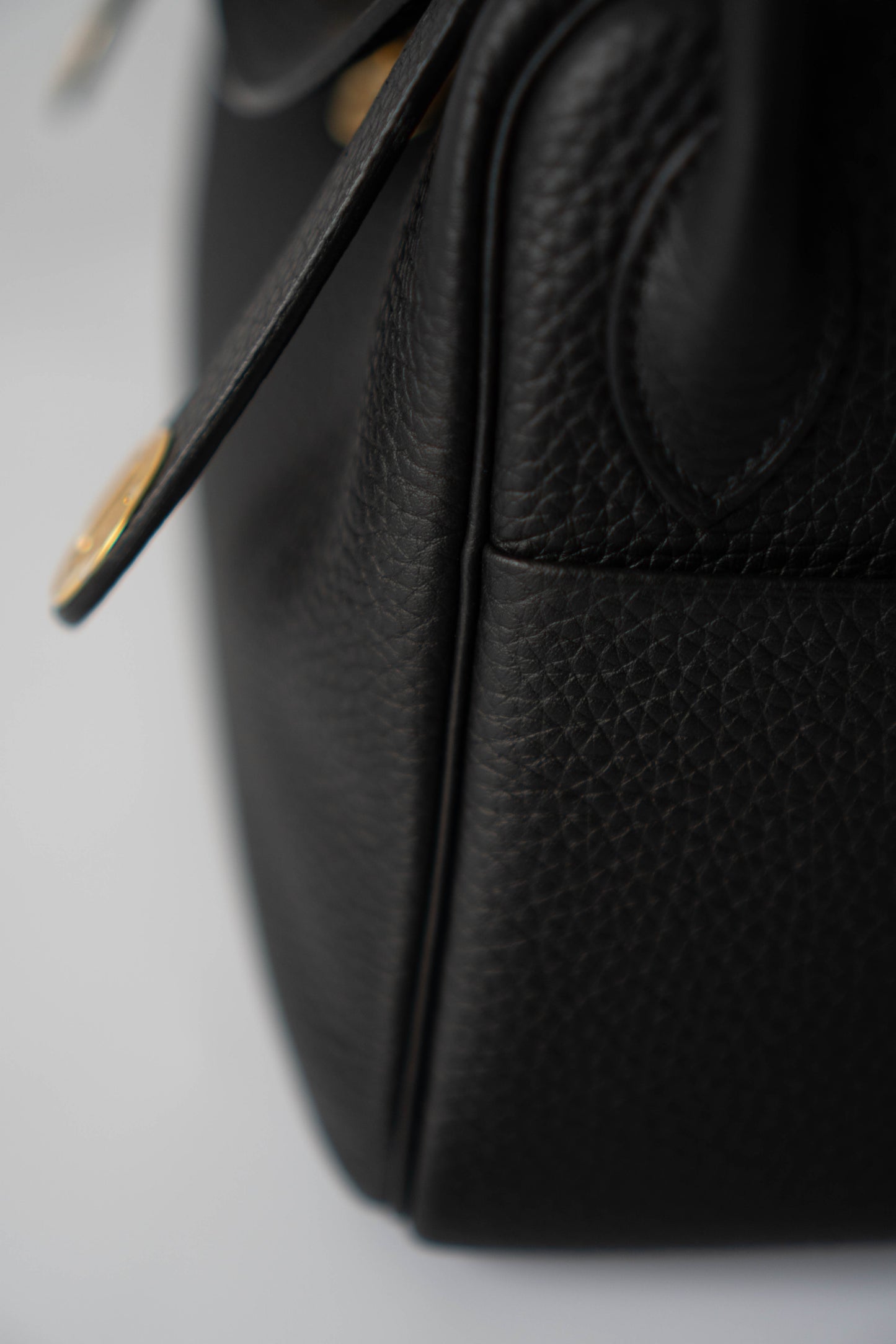 Lind 26 – Noir Clemence with Gold Hardware