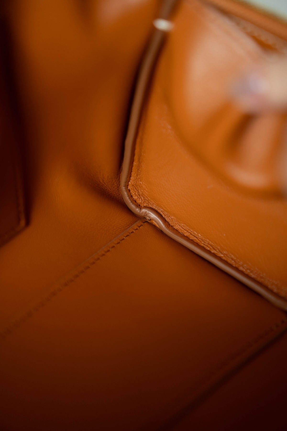Extra Pocket L27 Pouch – Warm Tan Calfskin