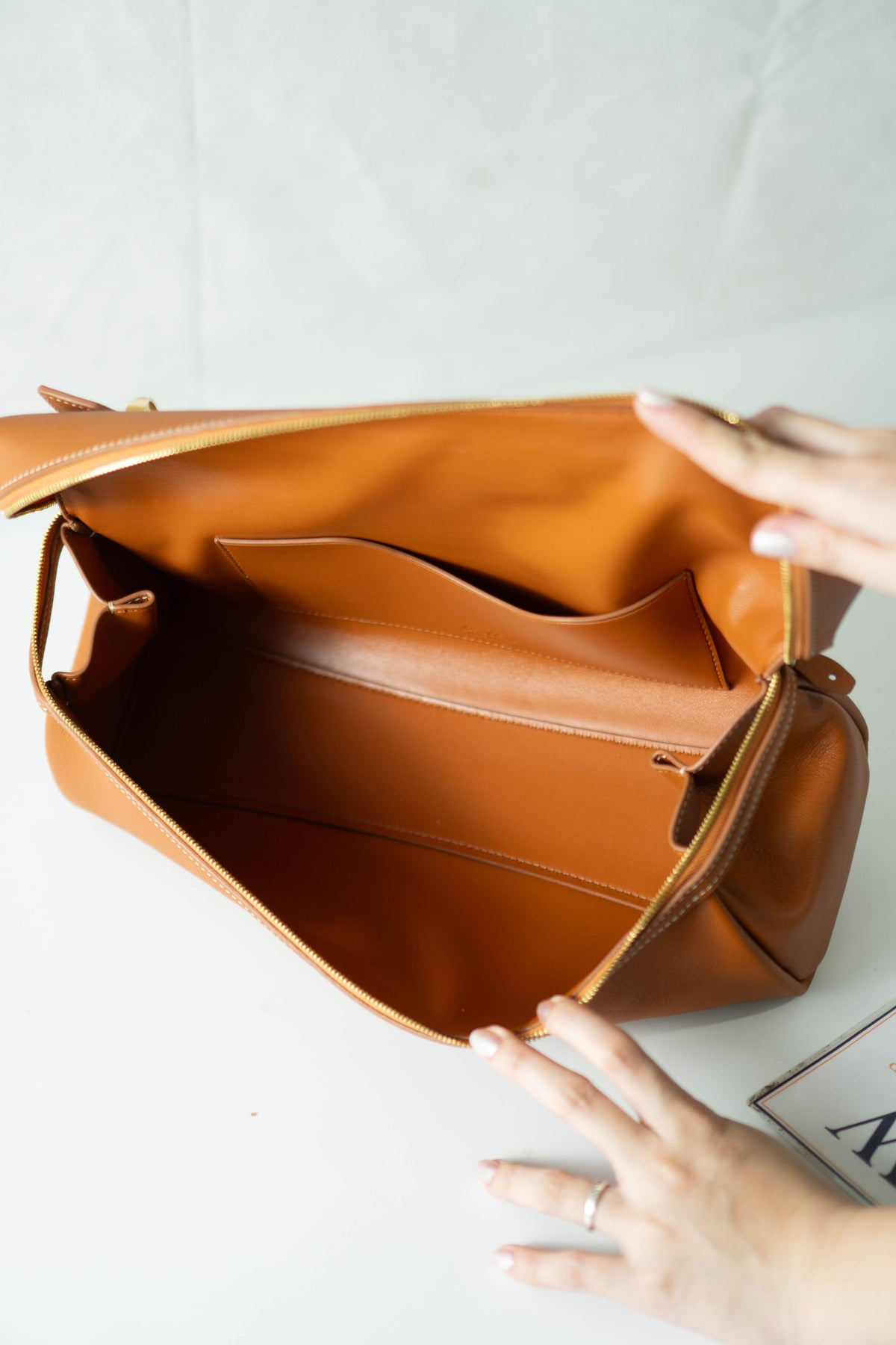 Extra Pocket L27 Pouch – Warm Tan Calfskin