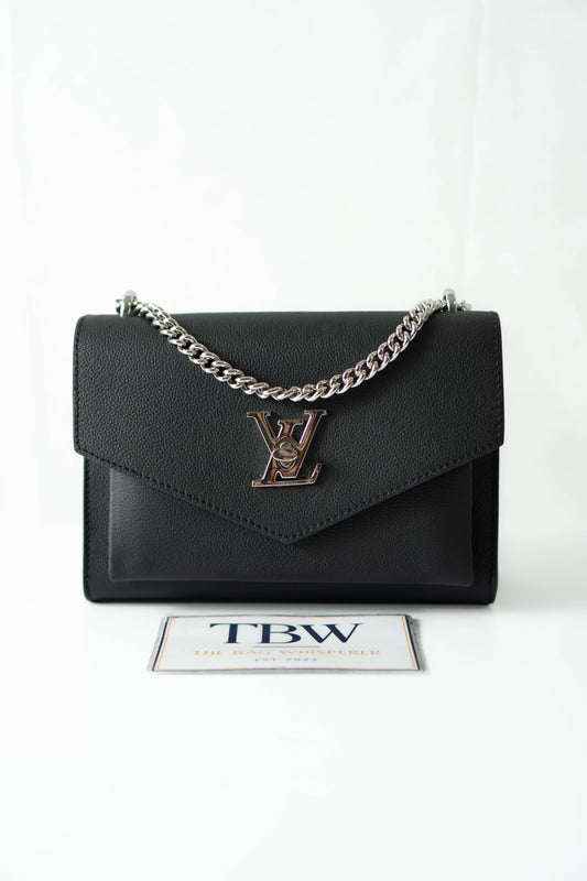 Lockme Chain PM – Black Grained Calfskin with Silver Hardware