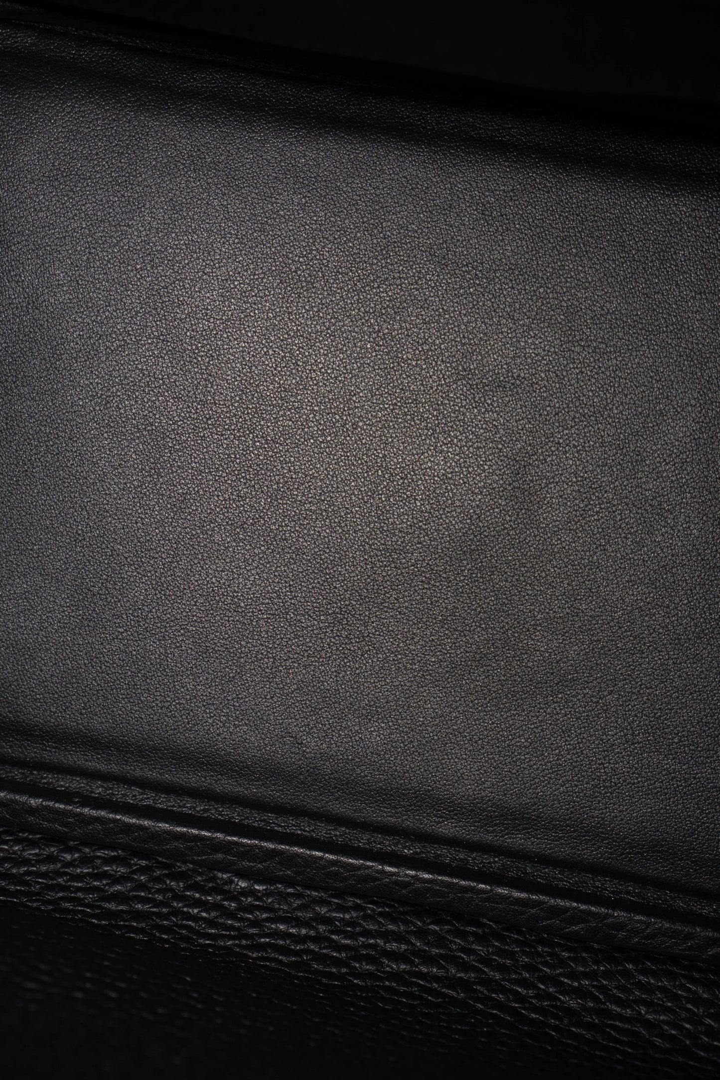 Lind 26 – Noir Clemence with Gold Hardware