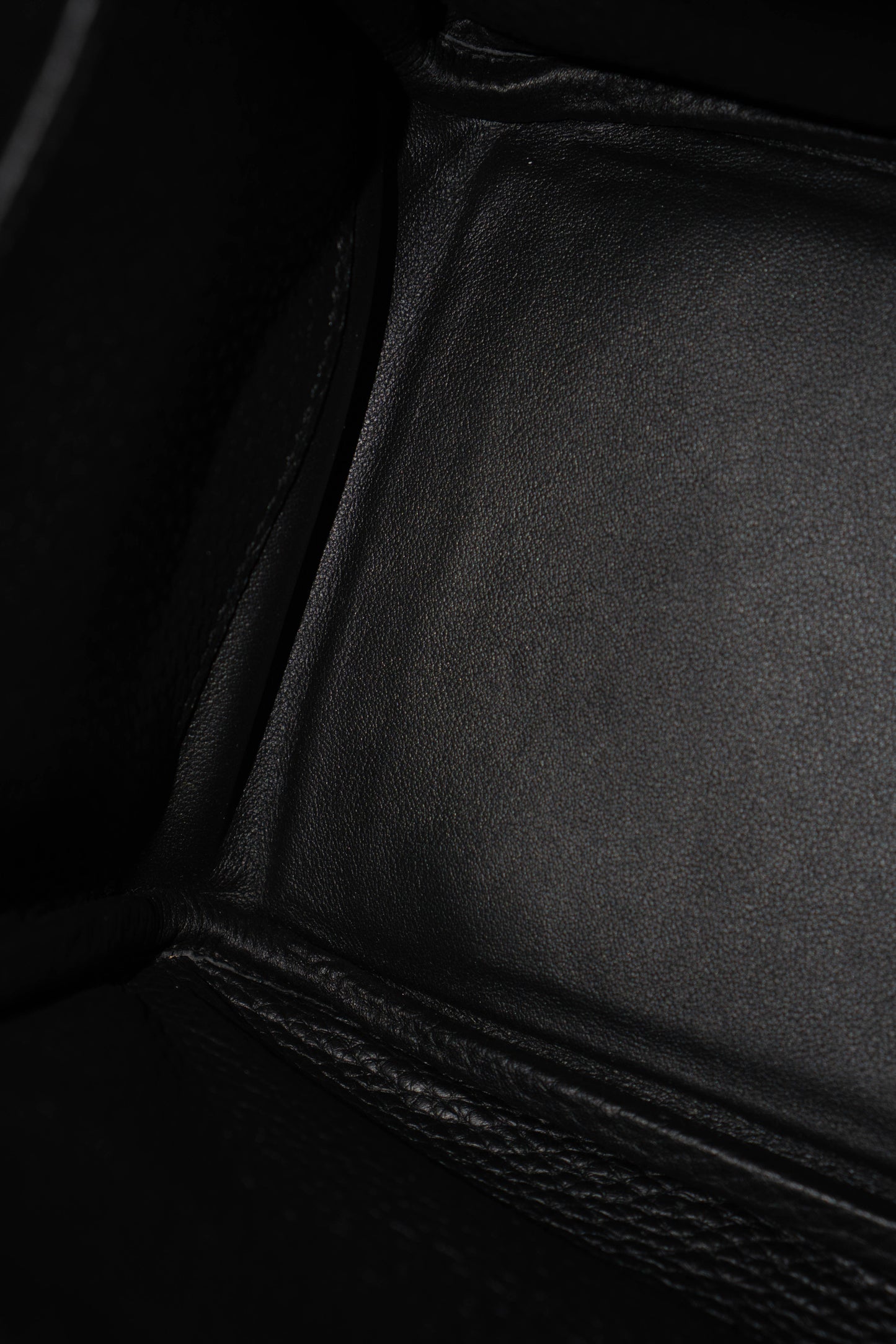 Lind 26 – Noir Clemence with Gold Hardware