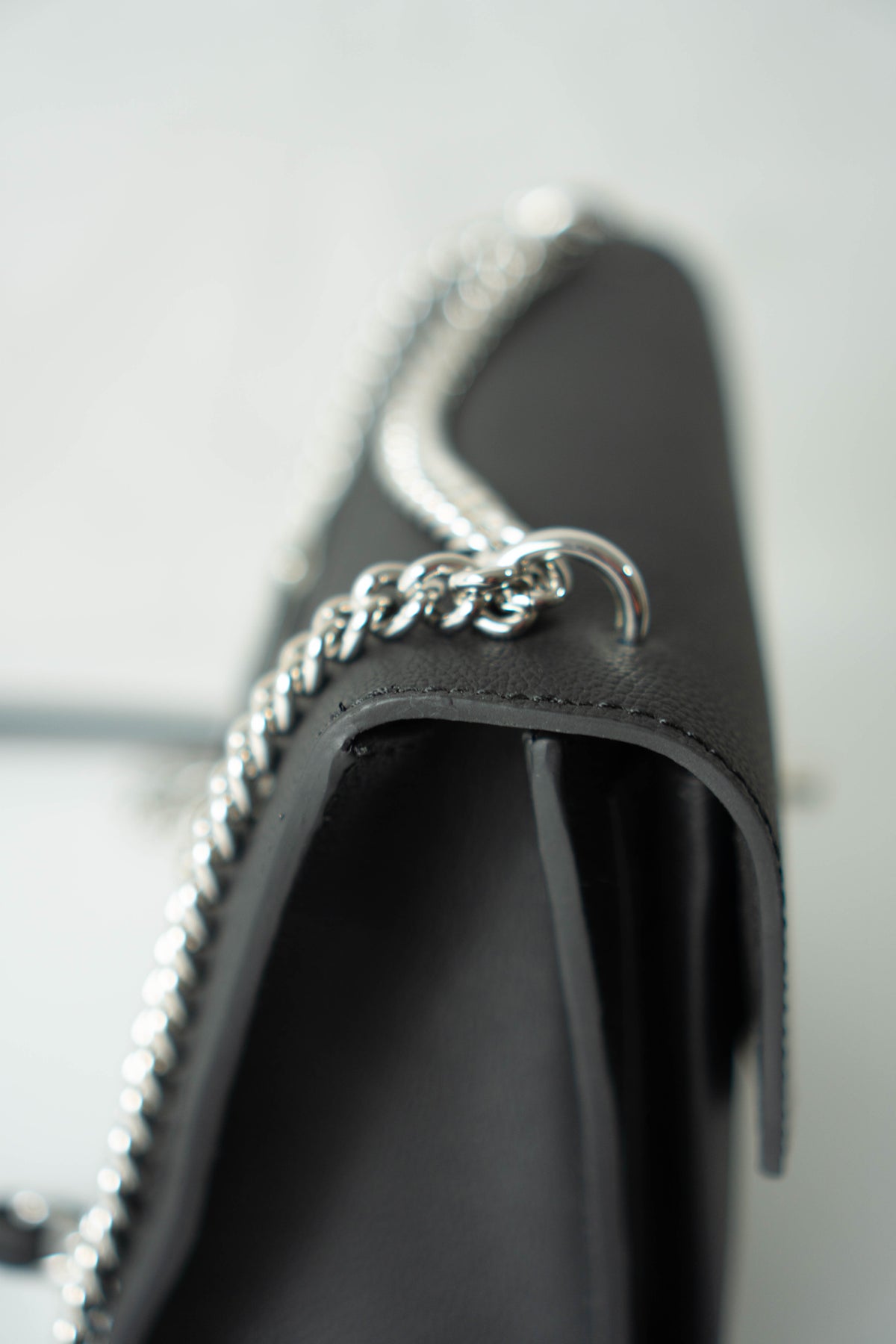 Lockme Chain PM – Black Grained Calfskin with Silver Hardware