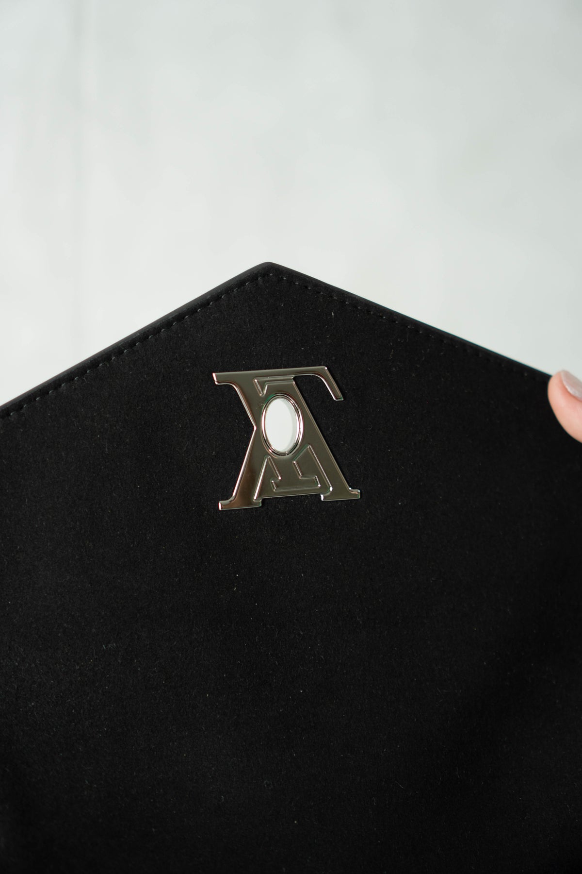 Lockme Chain PM – Black Grained Calfskin with Silver Hardware