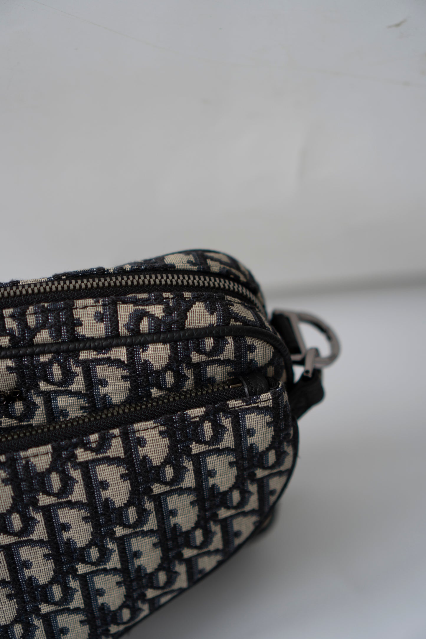 Saddle Triple Pouch – Beige &amp; Black Oblique Jacquard