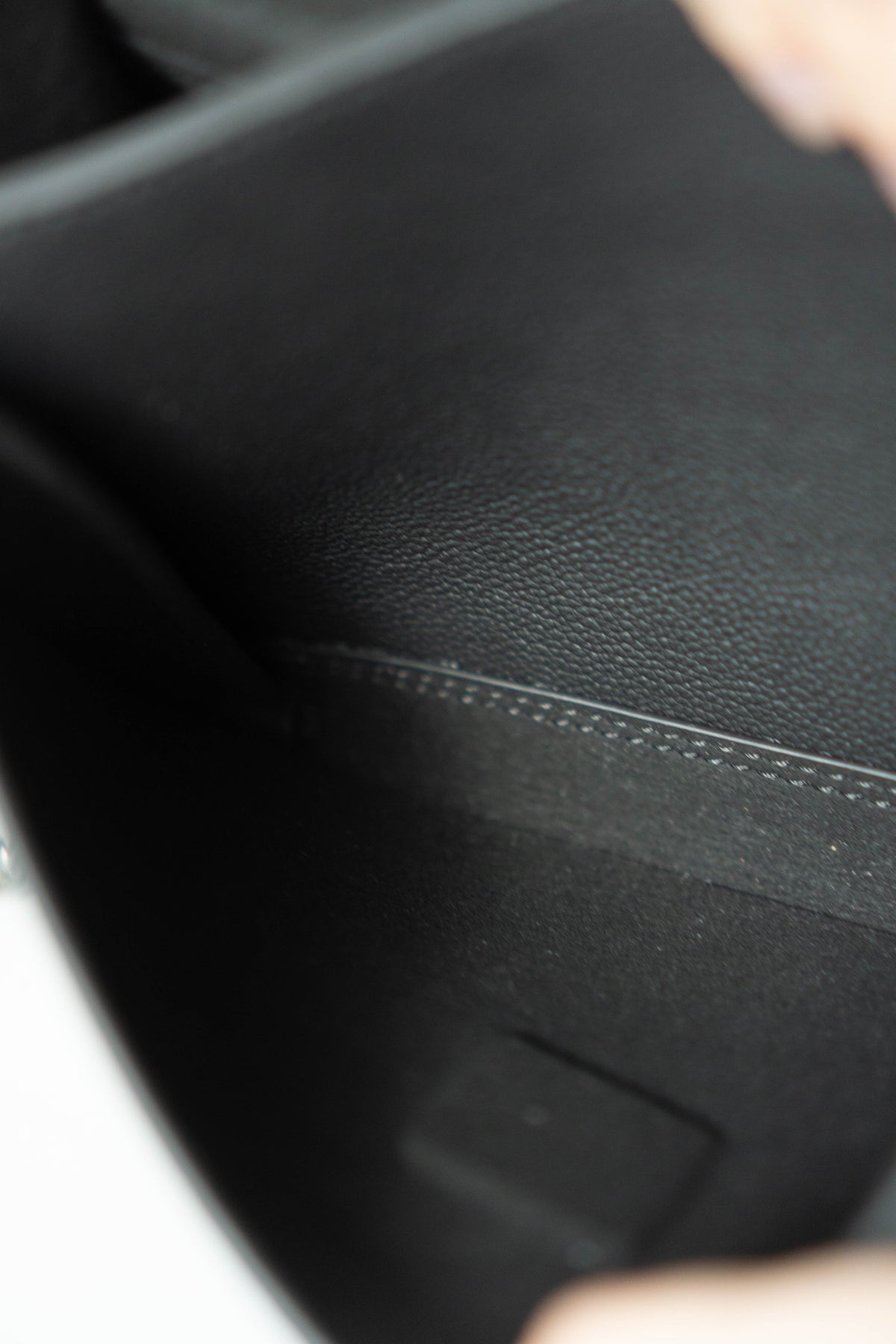 Lockme Chain PM – Black Grained Calfskin with Silver Hardware
