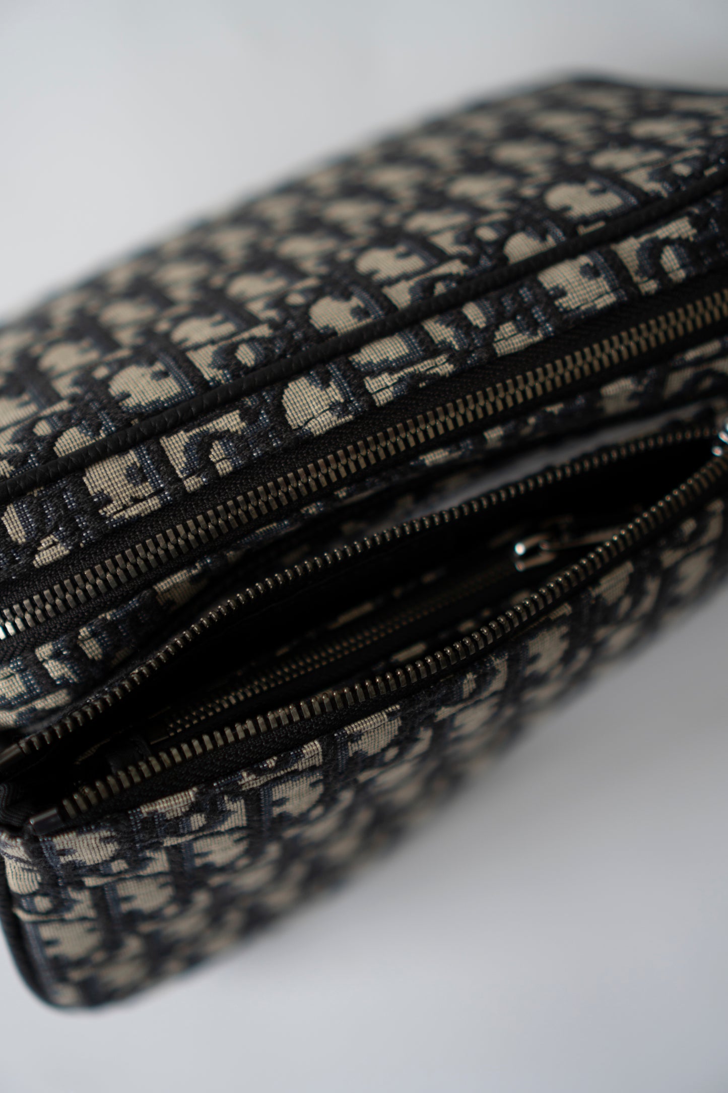 Saddle Triple Pouch – Beige &amp; Black Oblique Jacquard
