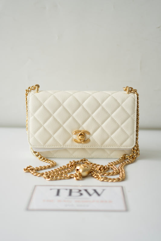 Classic Pearl Crush Wallet on Chain – White Quilted Leather with Aged Gold Hardware