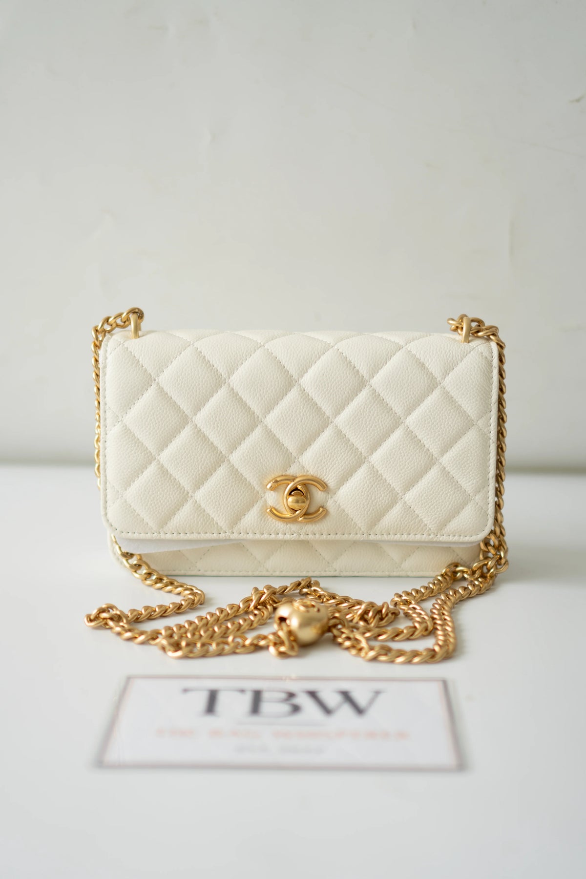 Classic Pearl Crush Wallet on Chain – White Quilted Leather with Aged Gold Hardware