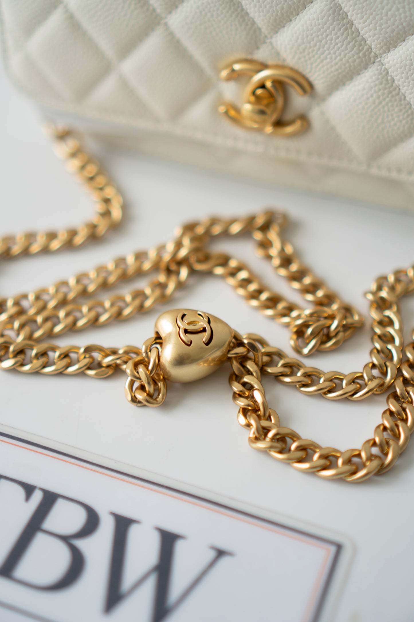 Classic Pearl Crush Wallet on Chain – White Quilted Leather with Aged Gold Hardware