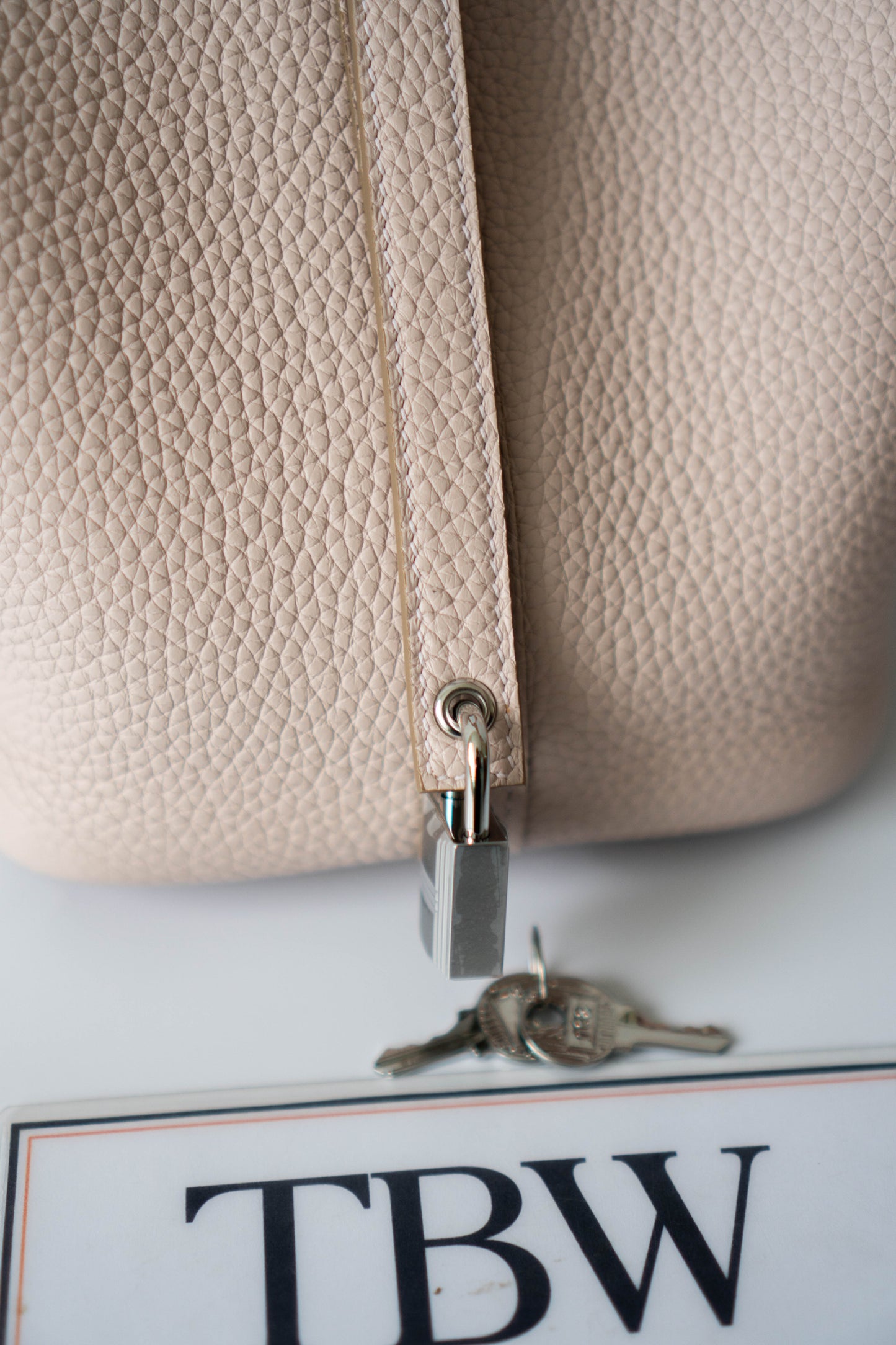 Pico Bucket Bag 18 – Mauve Pale Clemence with Palladium Hardware