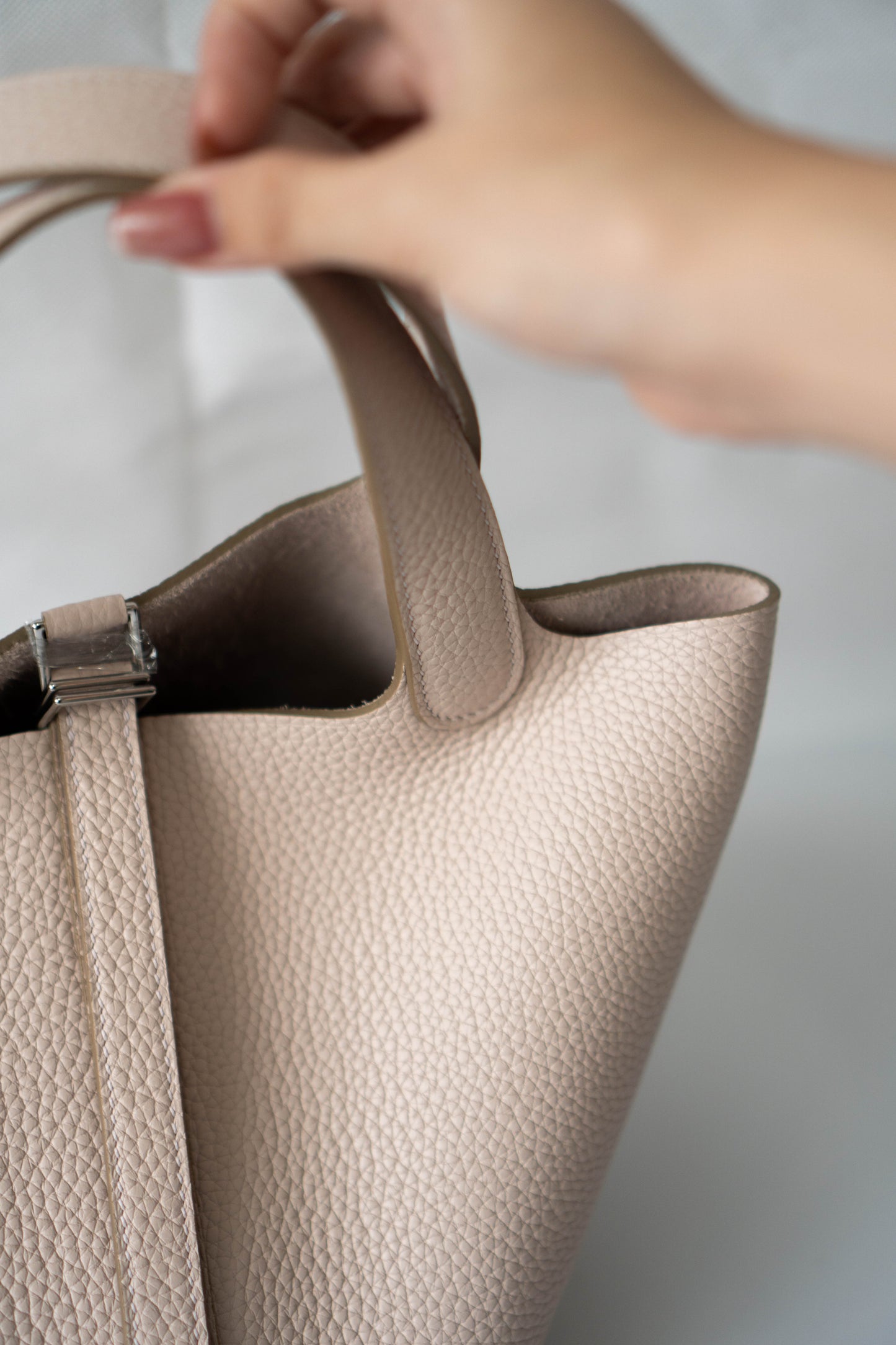 Pico Bucket Bag 18 – Mauve Pale Clemence with Palladium Hardware
