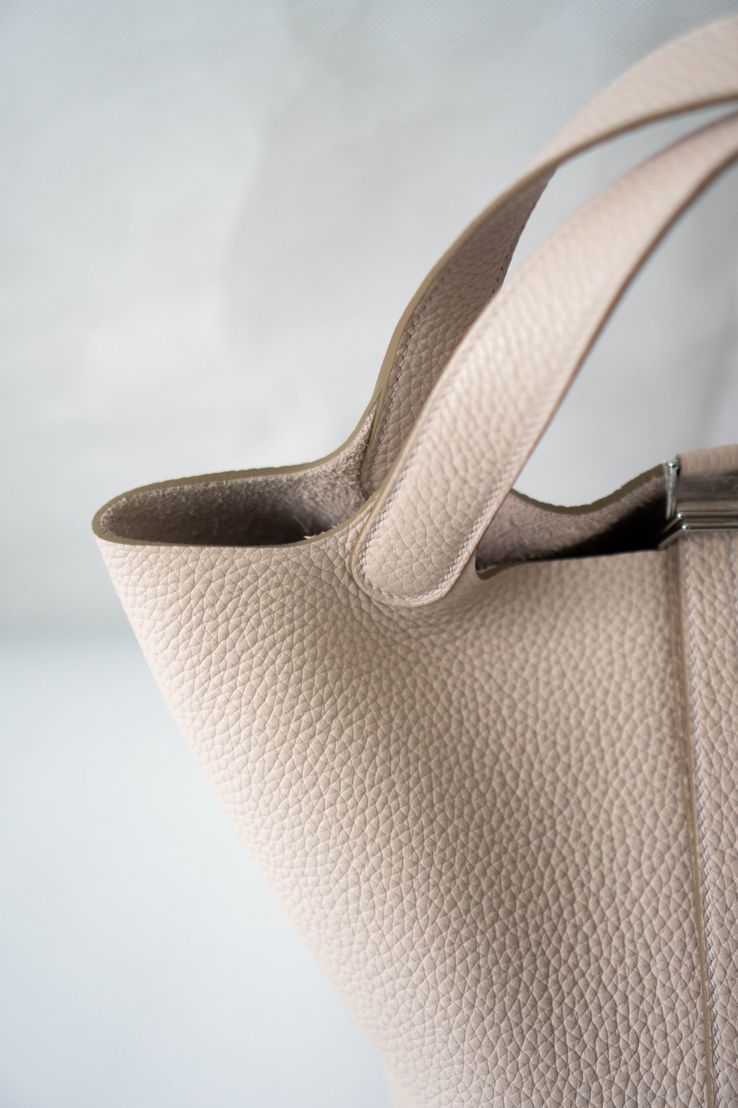 Pico Bucket Bag 18 – Mauve Pale Clemence with Palladium Hardware