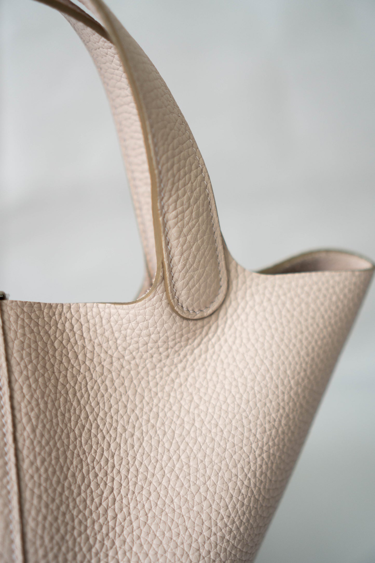 Pico Bucket Bag 18 – Mauve Pale Clemence with Palladium Hardware