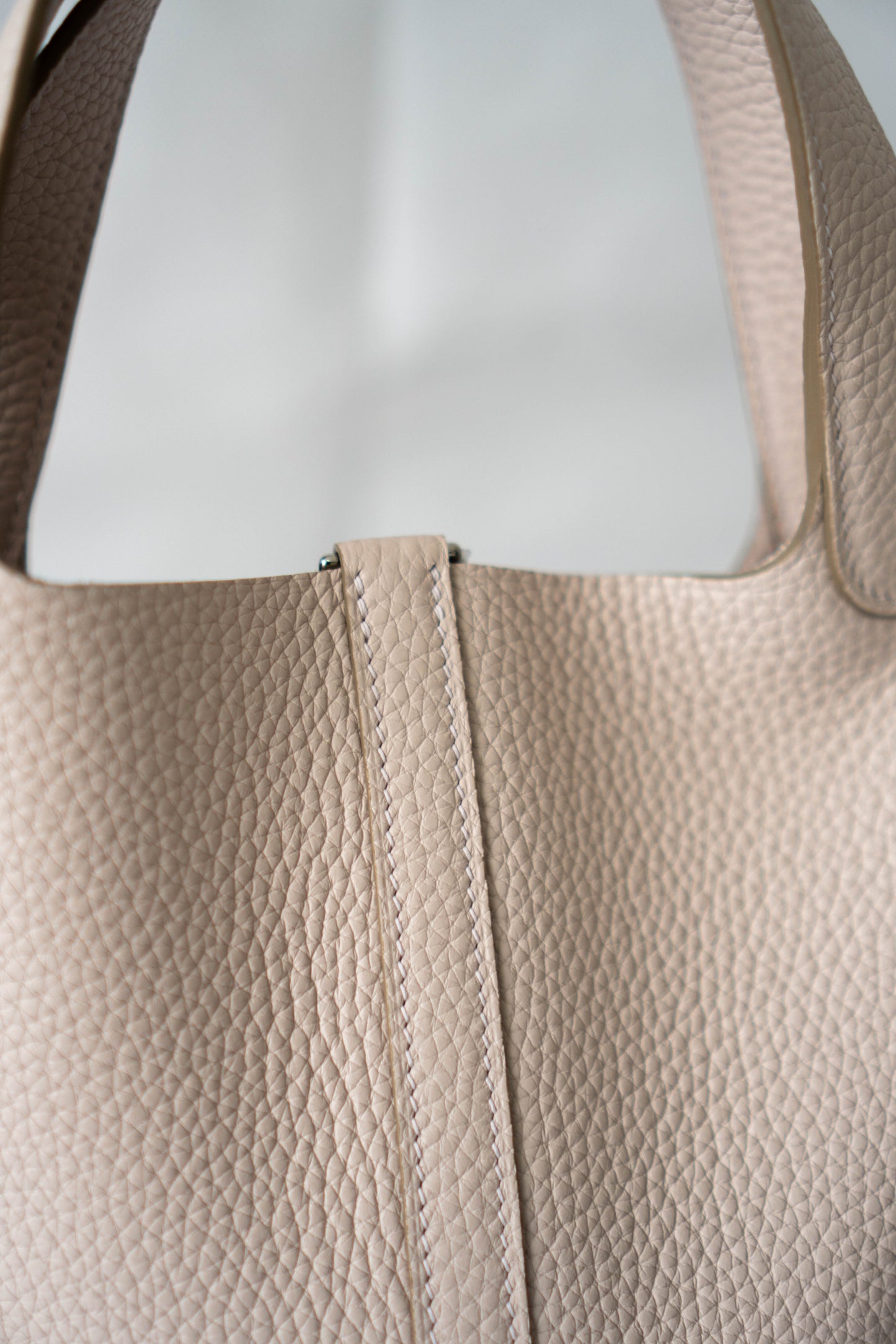 Pico Bucket Bag 18 – Mauve Pale Clemence with Palladium Hardware