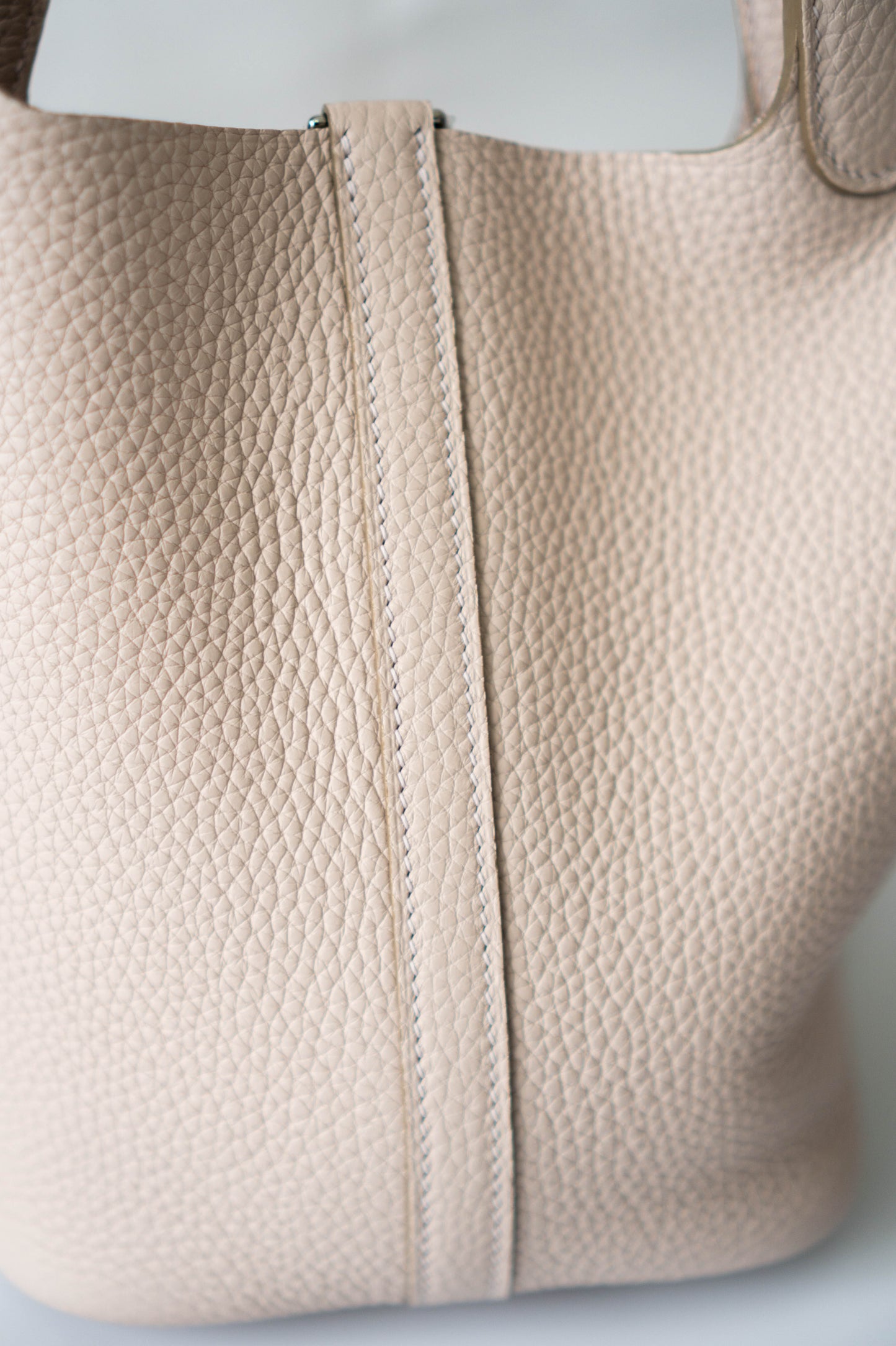 Pico Bucket Bag 18 – Mauve Pale Clemence with Palladium Hardware