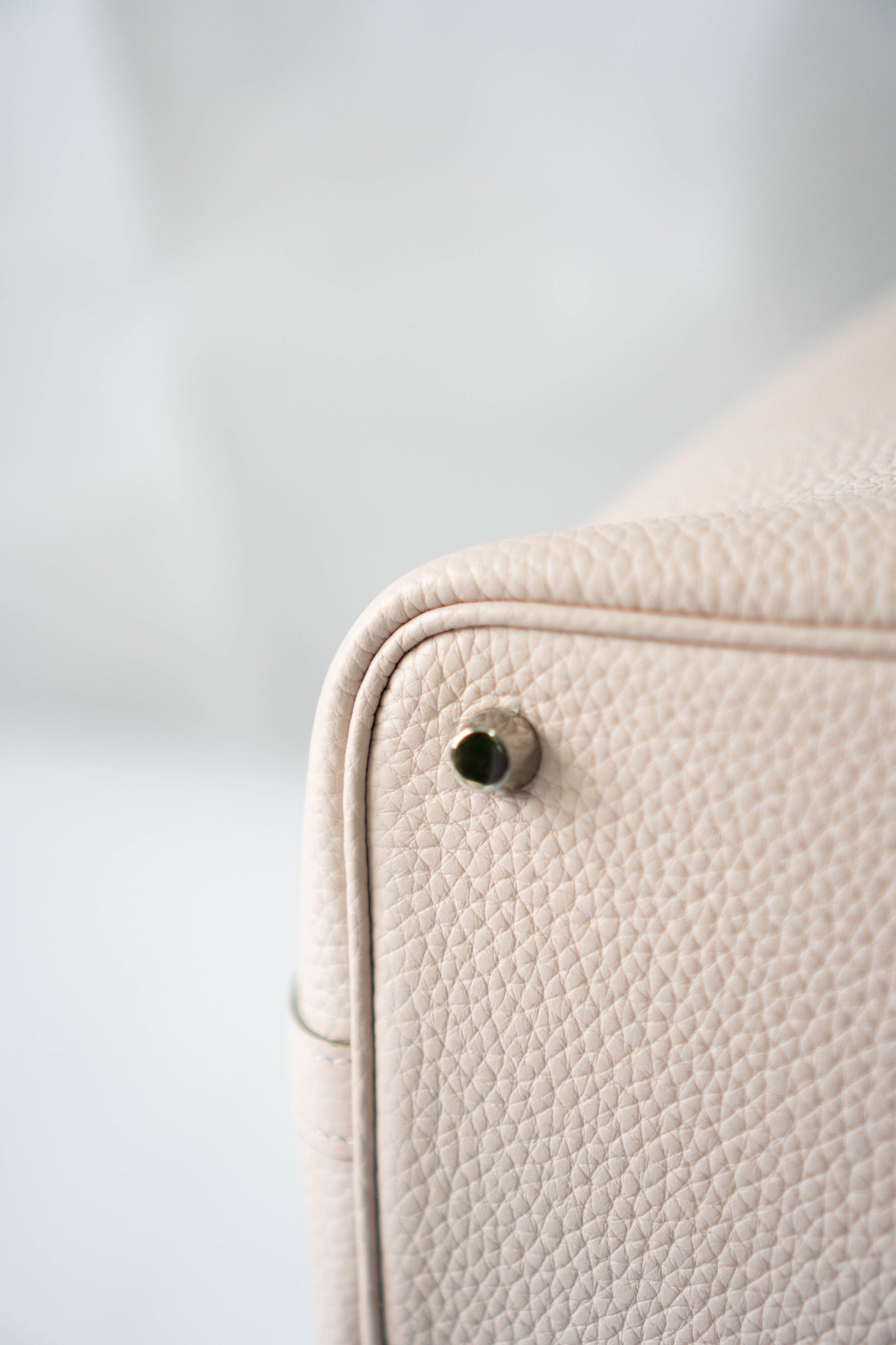Pico Bucket Bag 18 – Mauve Pale Clemence with Palladium Hardware