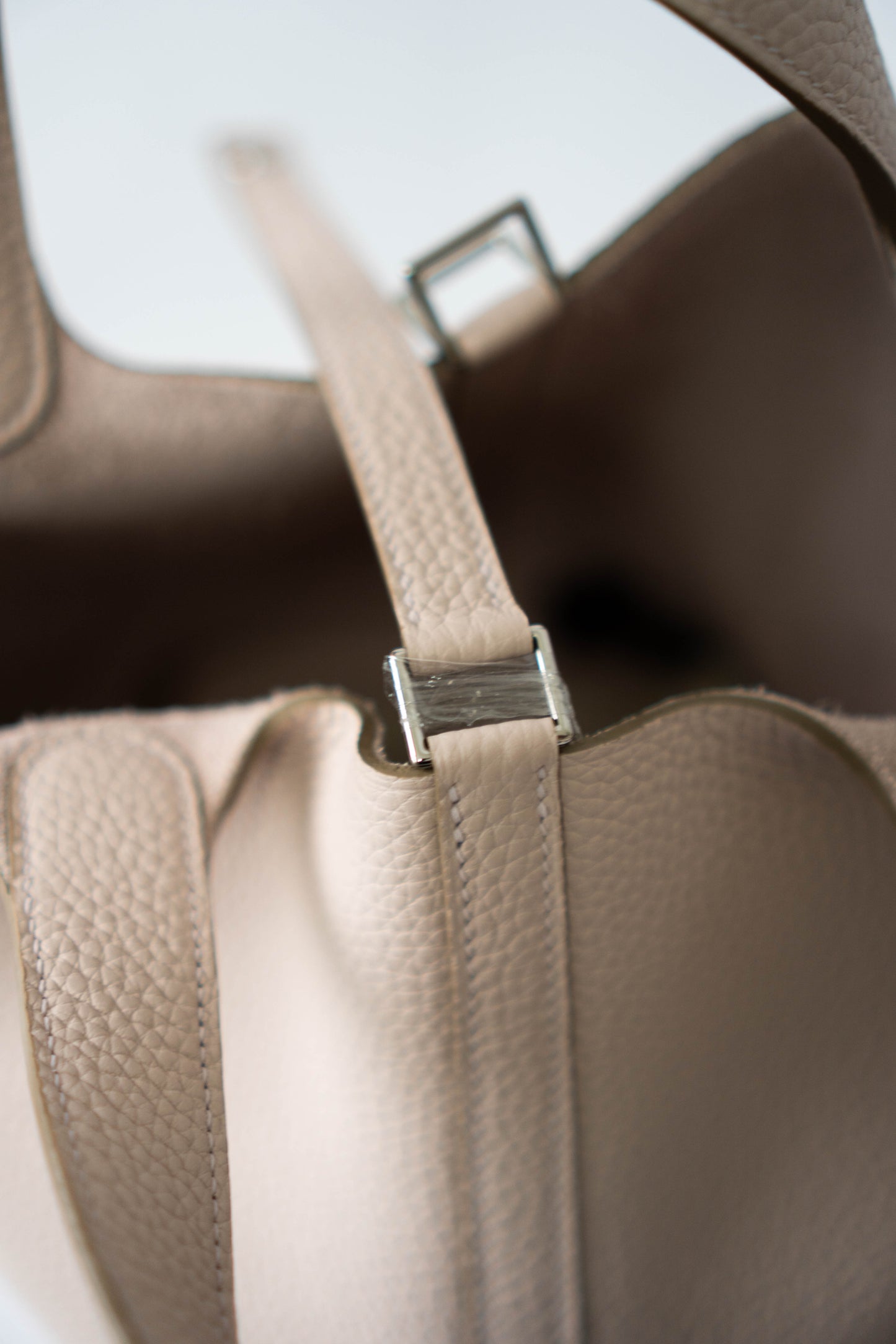 Pico Bucket Bag 18 – Mauve Pale Clemence with Palladium Hardware