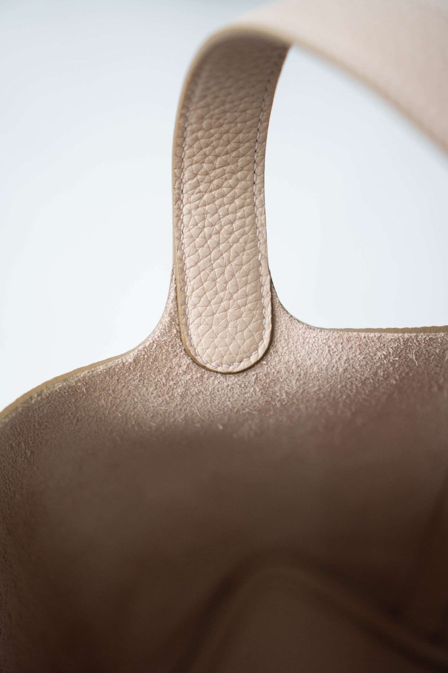 Pico Bucket Bag 18 – Mauve Pale Clemence with Palladium Hardware