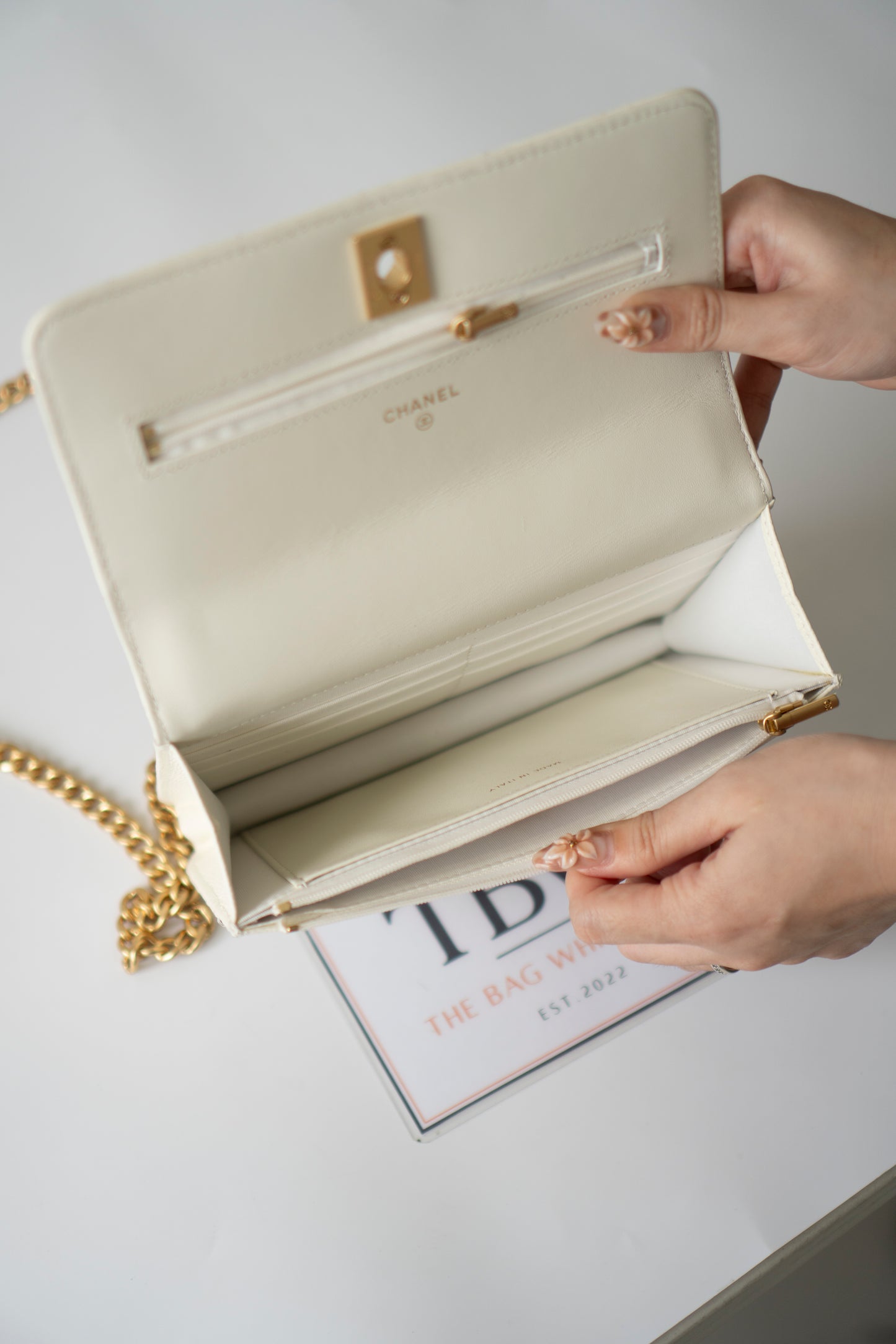 Classic Pearl Crush Wallet on Chain – White Quilted Leather with Aged Gold Hardware