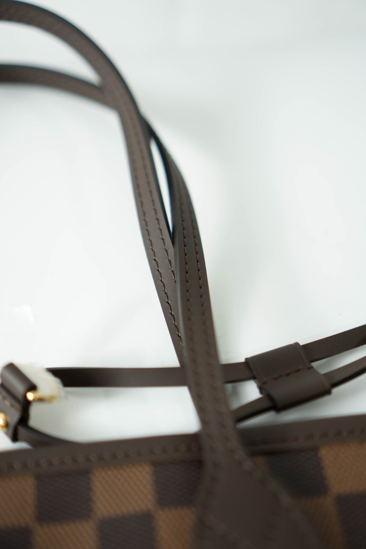 Neverfull MM – Damier Ebene Canvas with Red Interior