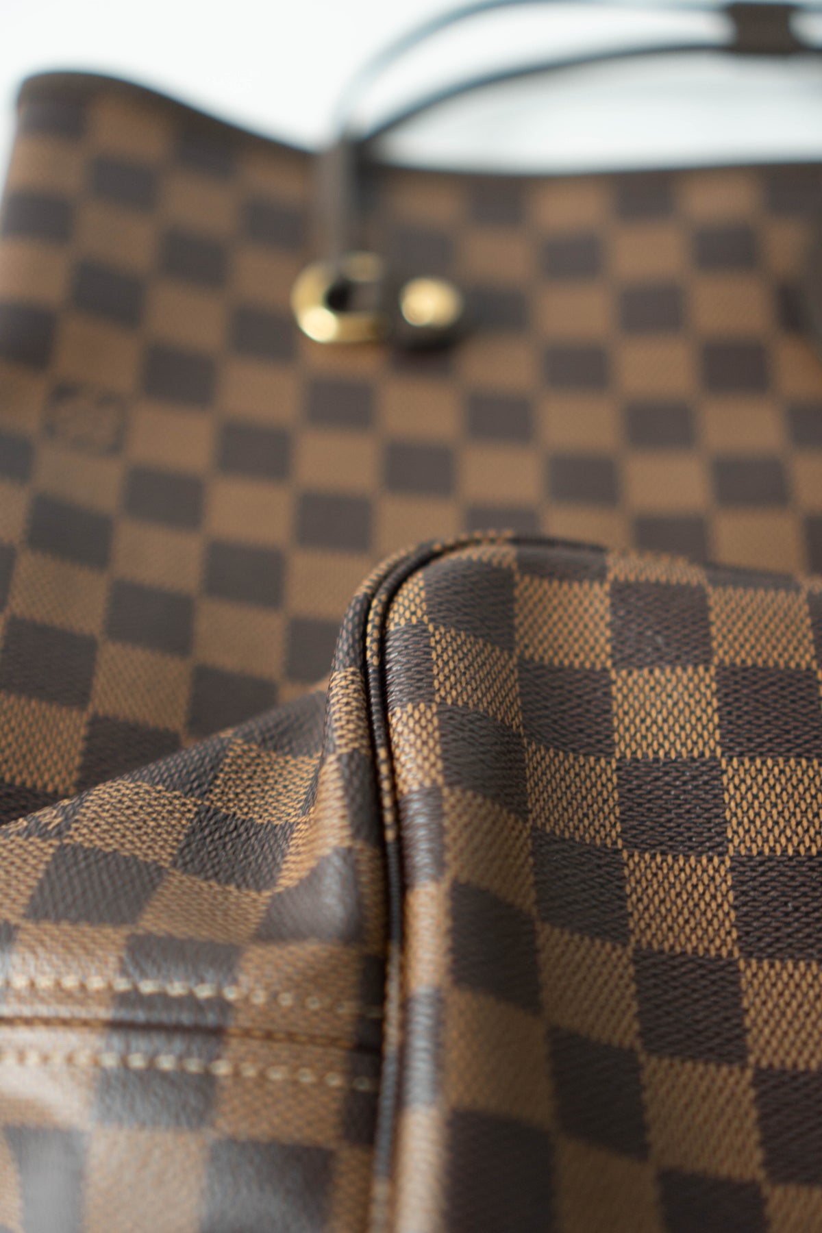 Neverfull MM – Damier Ebene Canvas with Red Interior