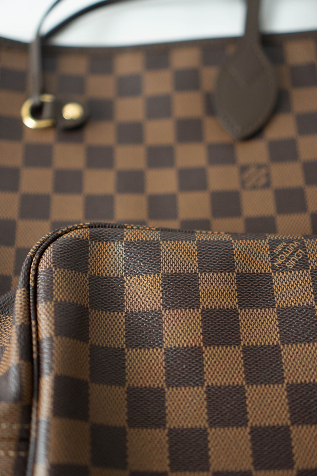 Neverfull MM – Damier Ebene Canvas with Red Interior