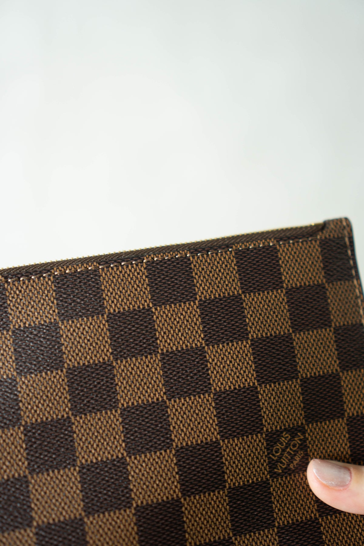 Neverfull MM – Damier Ebene Canvas with Red Interior