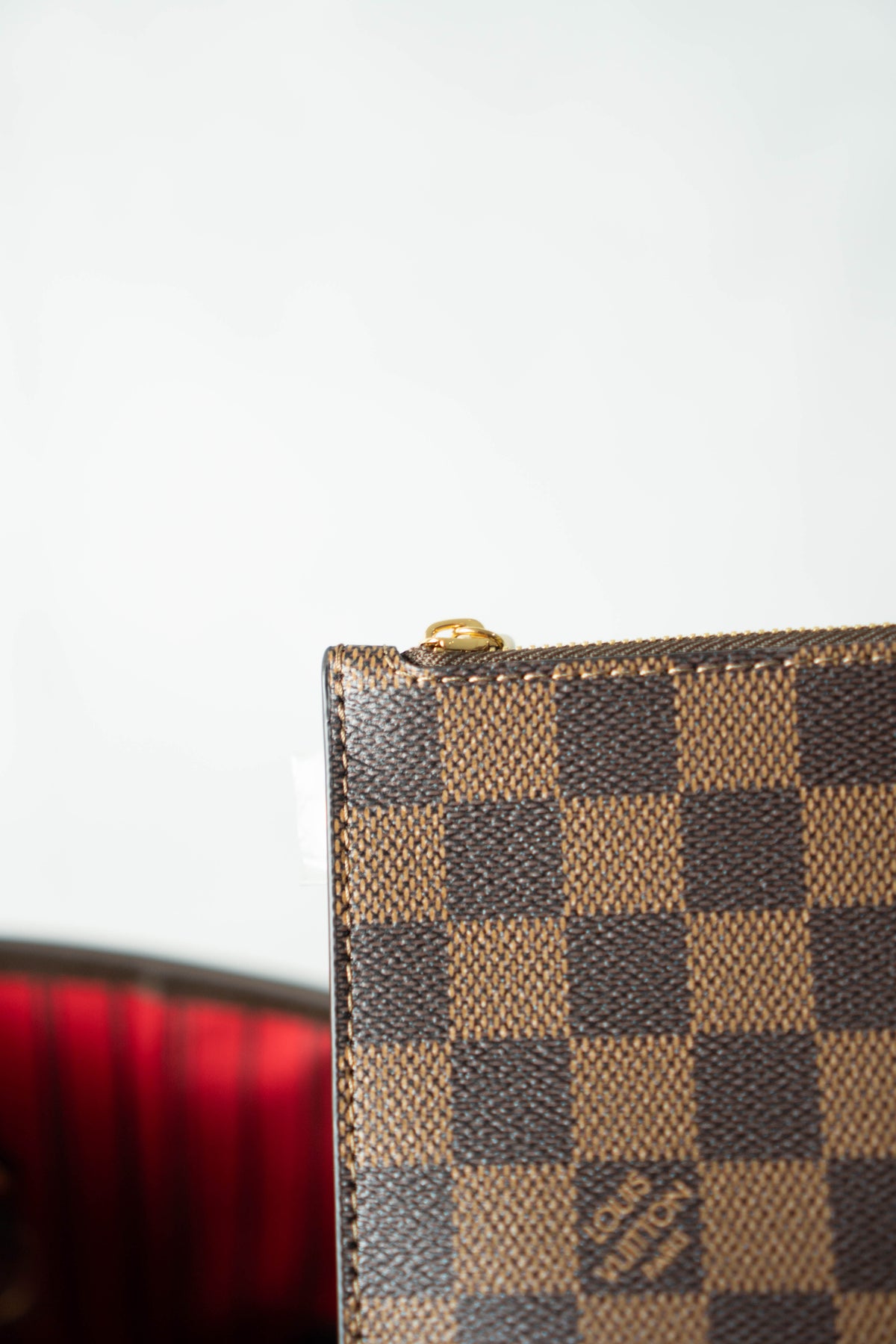 Neverfull MM – Damier Ebene Canvas with Red Interior