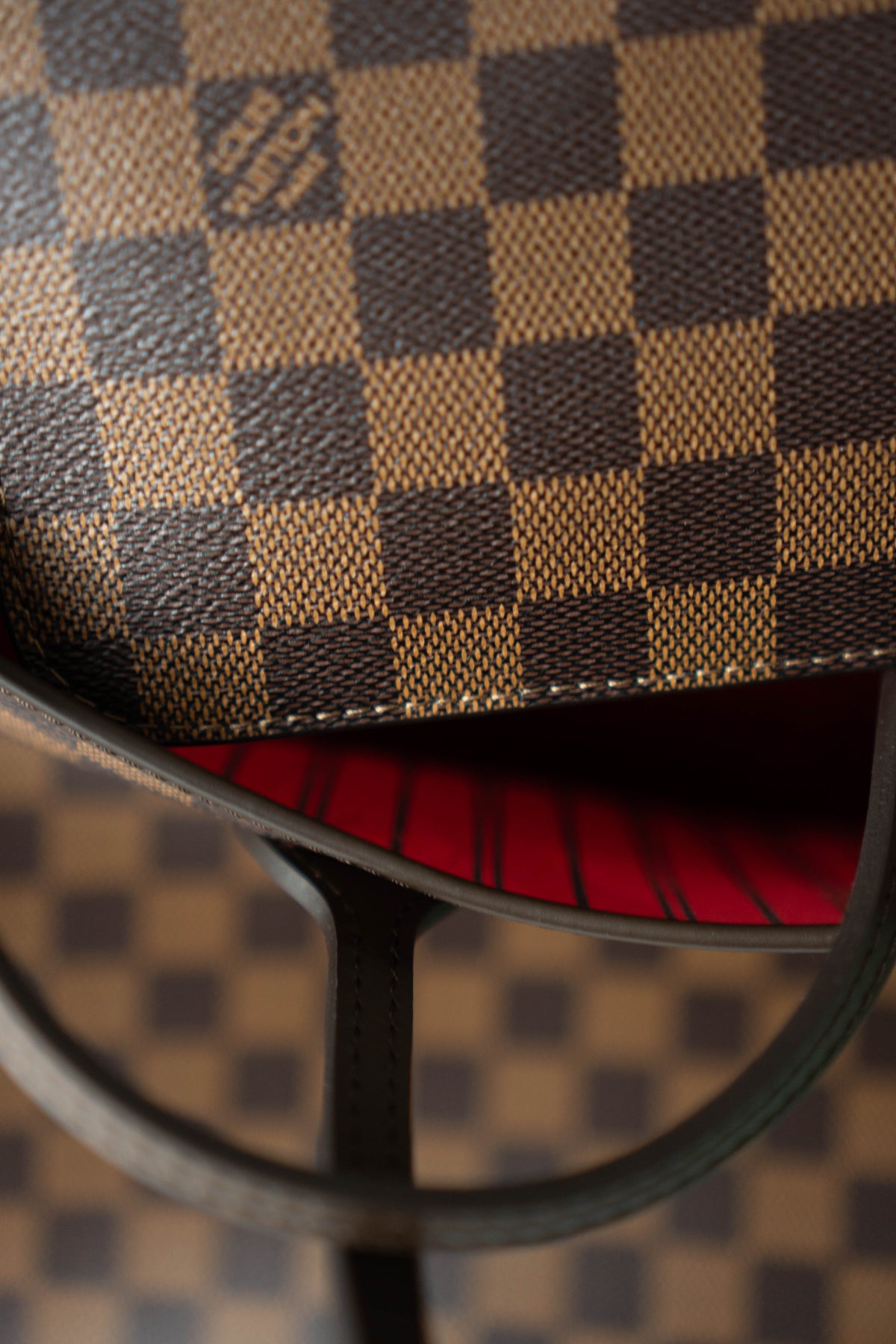 Neverfull MM – Damier Ebene Canvas with Red Interior