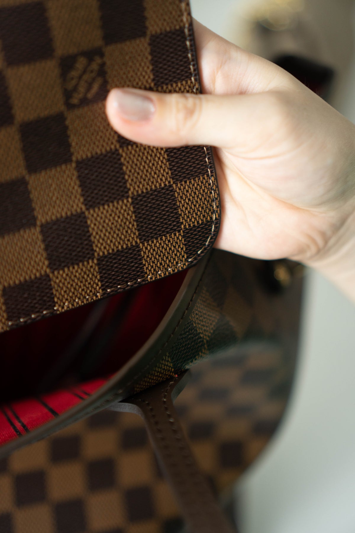 Neverfull MM – Damier Ebene Canvas with Red Interior