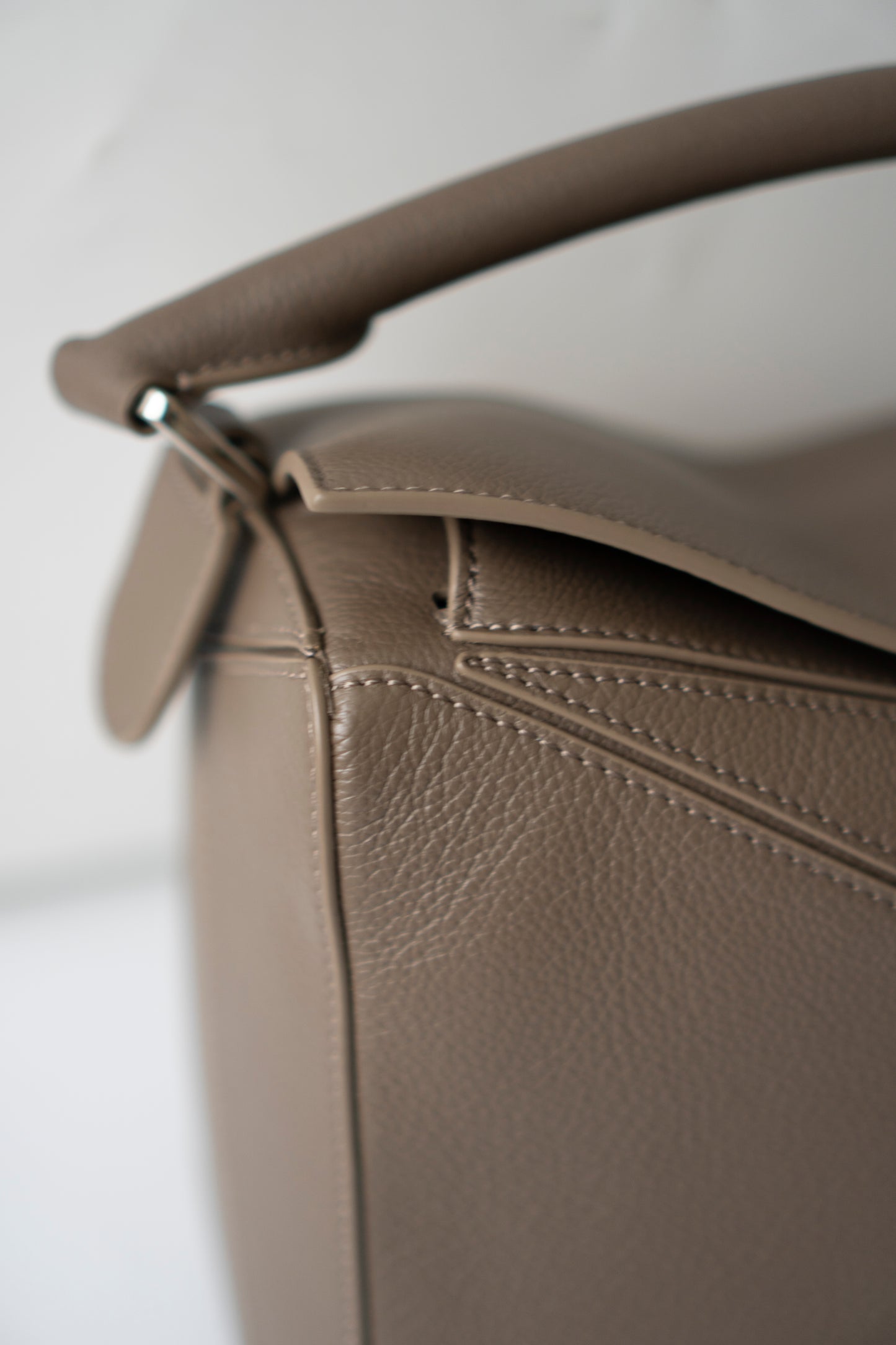 Puzzle Large – Taupe Gray Grained Leather