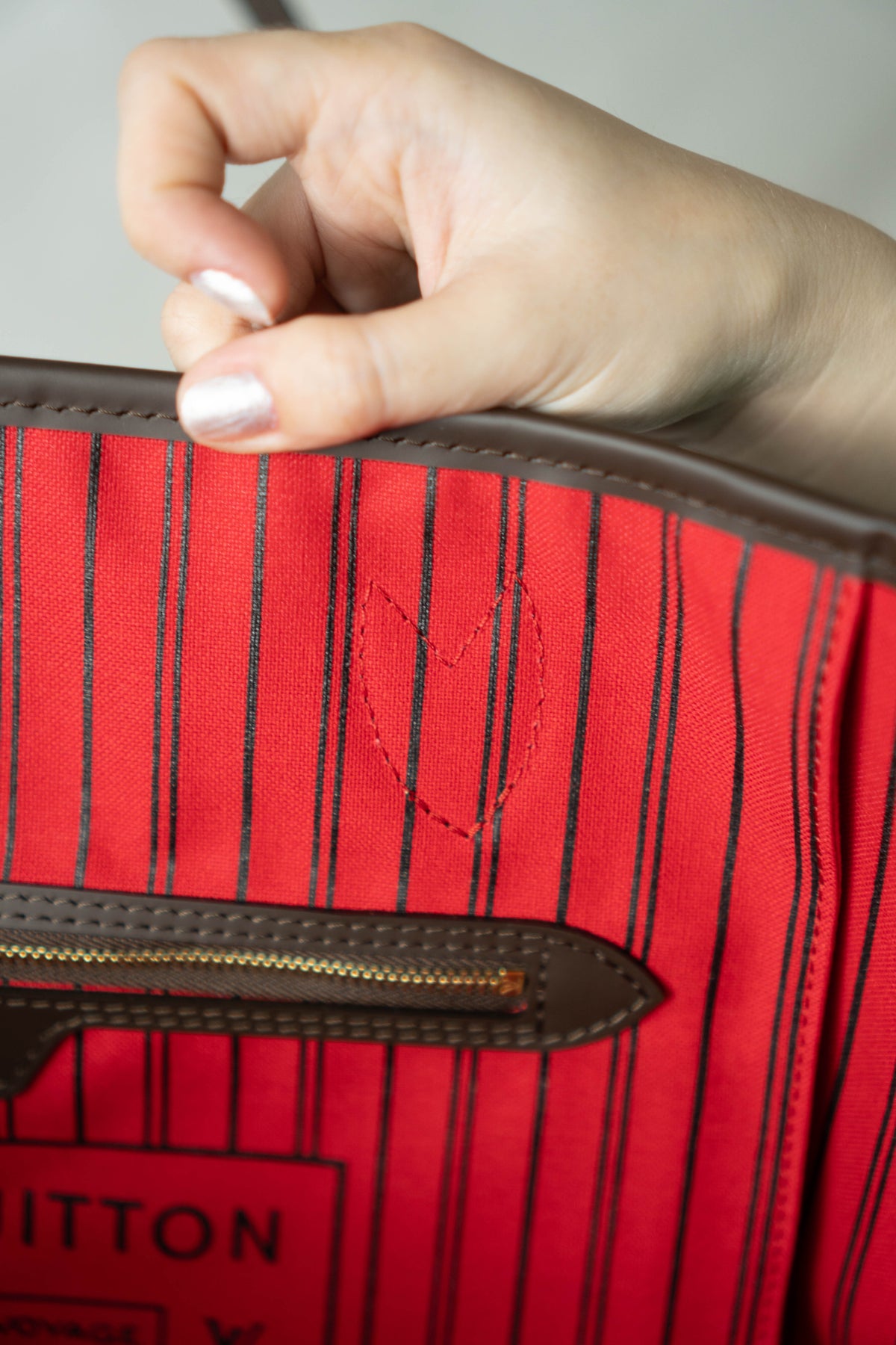 Neverfull MM – Damier Ebene Canvas with Red Interior