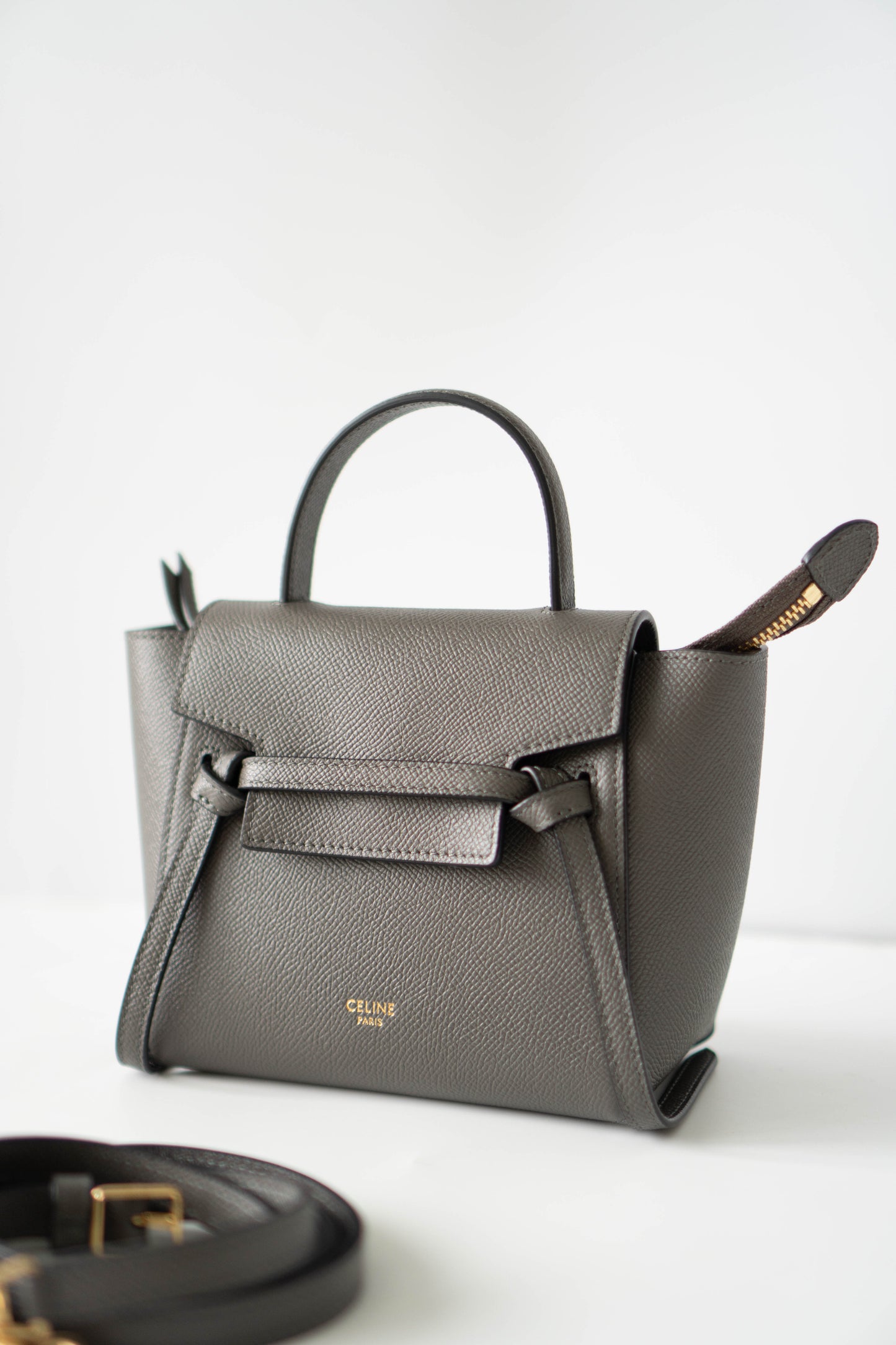 Pico Belt in Grey Calfskin with Gold Hardware