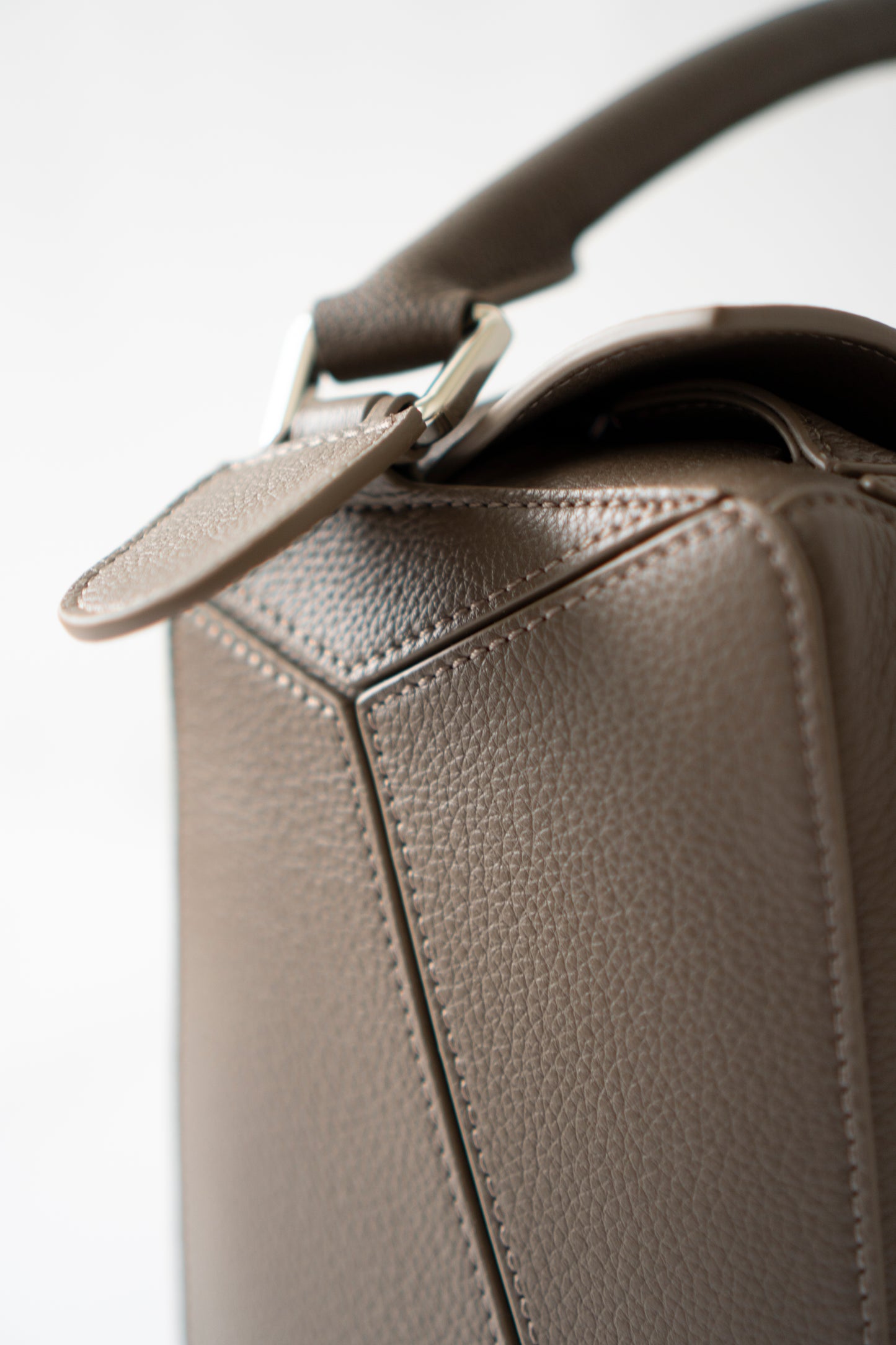 Puzzle Large – Taupe Gray Grained Leather