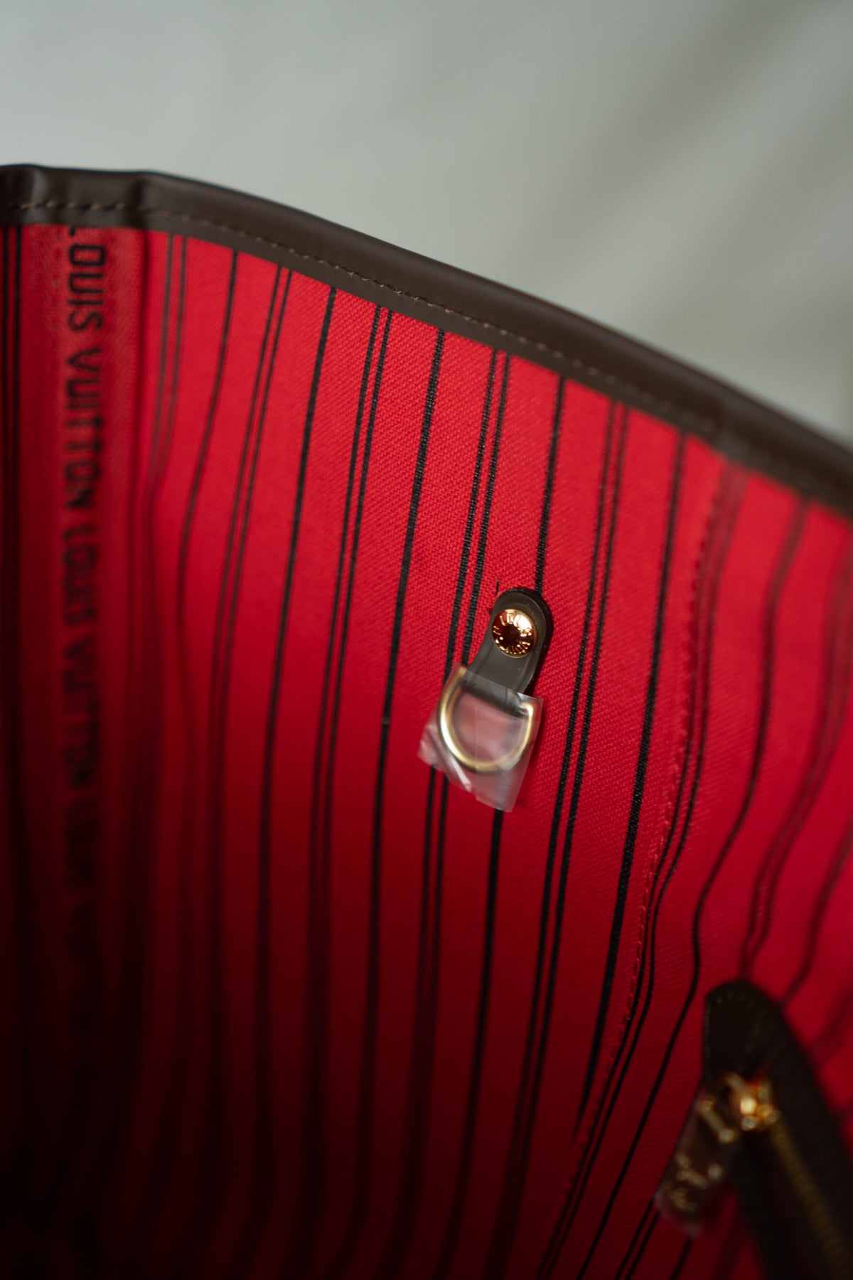 Neverfull MM – Damier Ebene Canvas with Red Interior