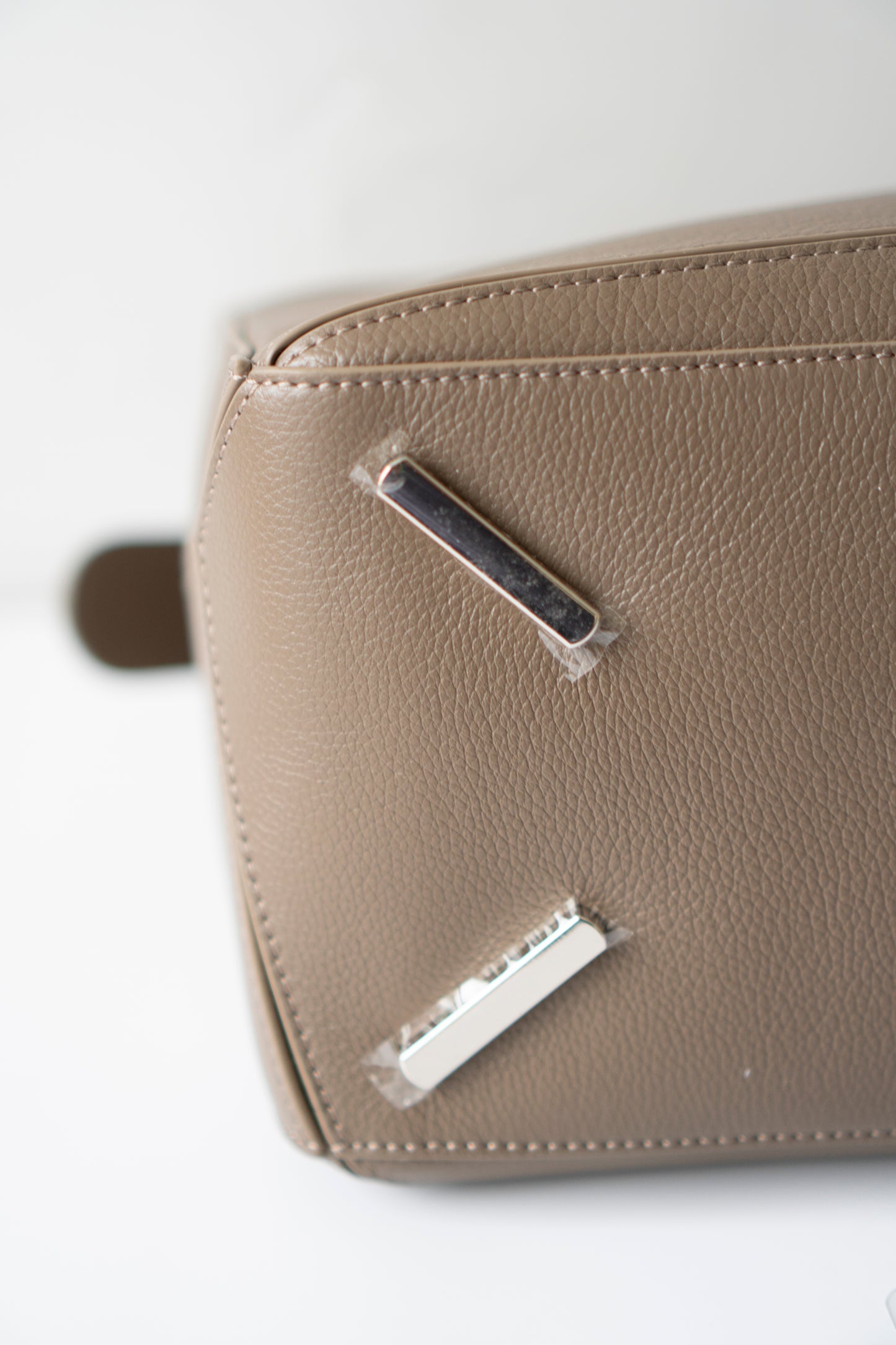 Puzzle Large – Taupe Gray Grained Leather
