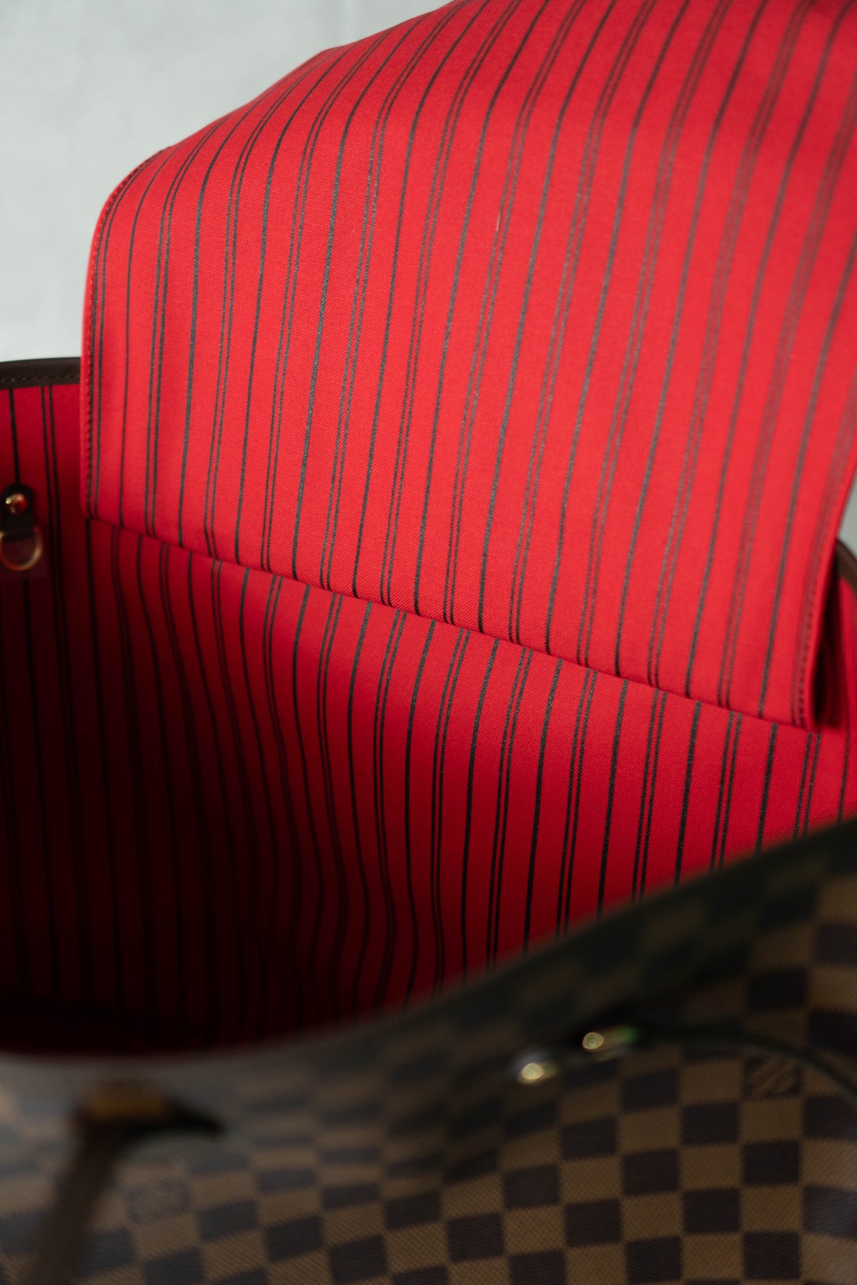 Neverfull MM – Damier Ebene Canvas with Red Interior