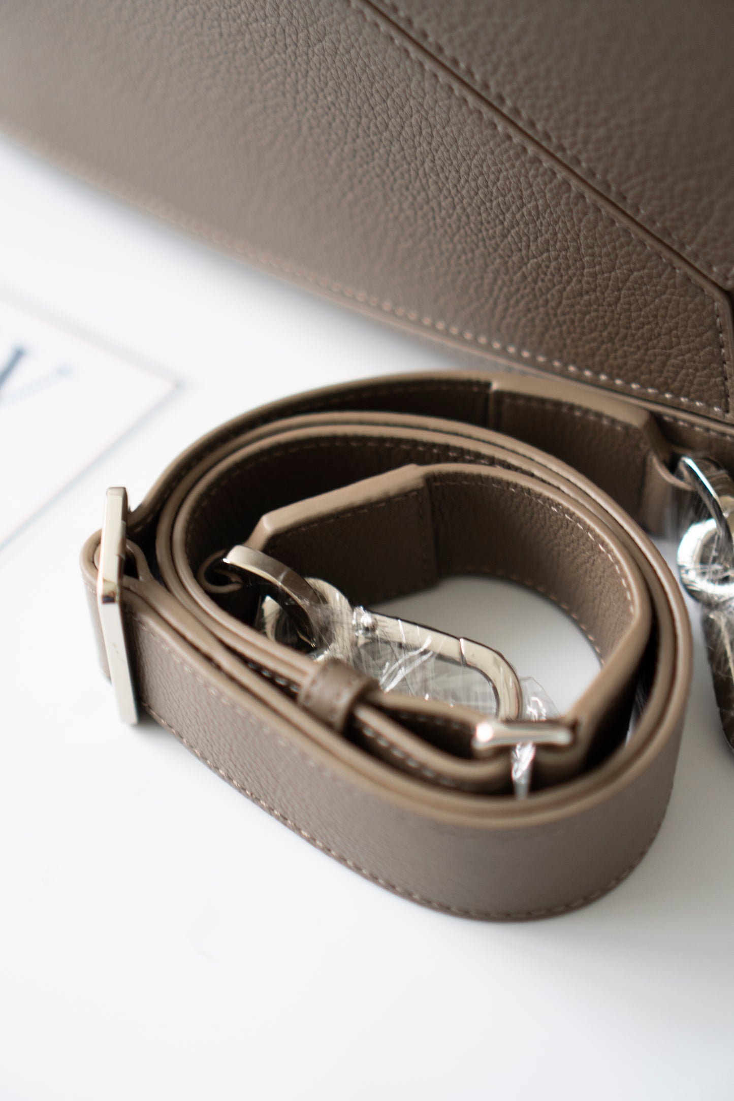 Puzzle Large – Taupe Gray Grained Leather