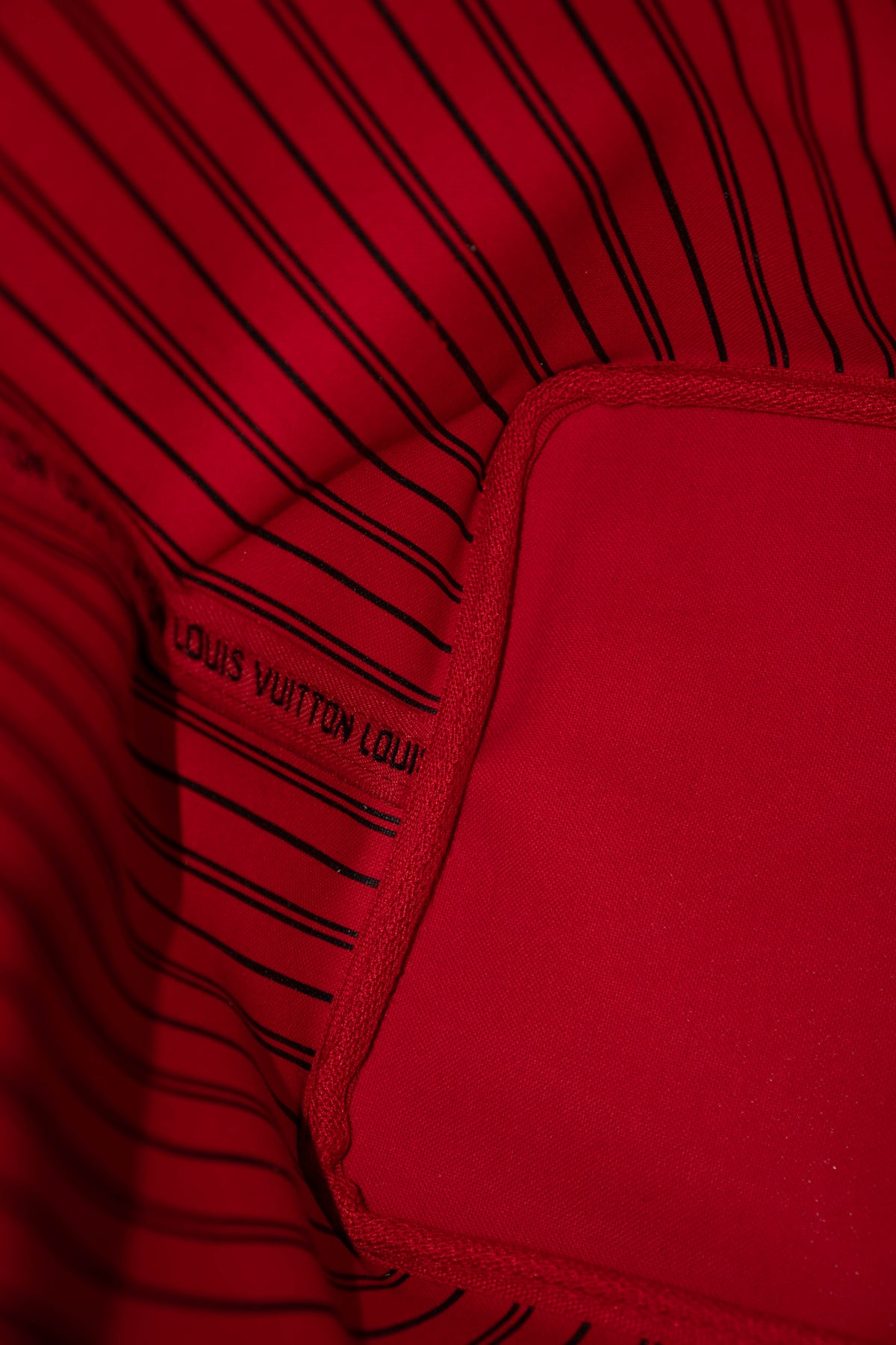 Neverfull MM – Damier Ebene Canvas with Red Interior