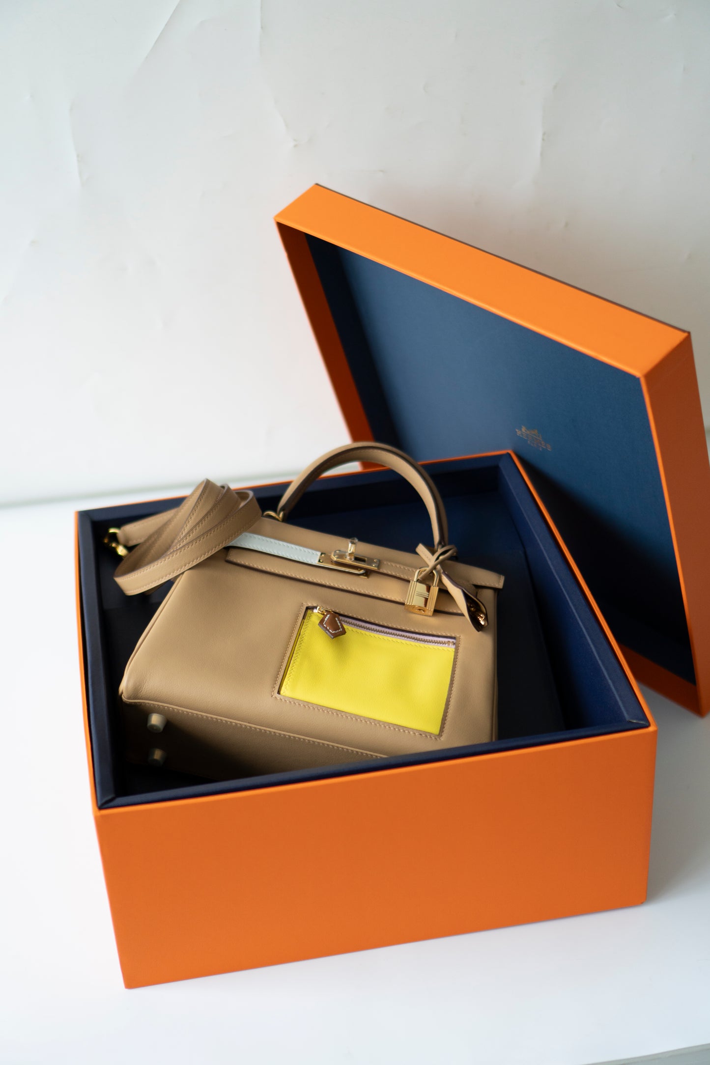 KL 25 Colormatic – Swift Leather with Gold Hardware