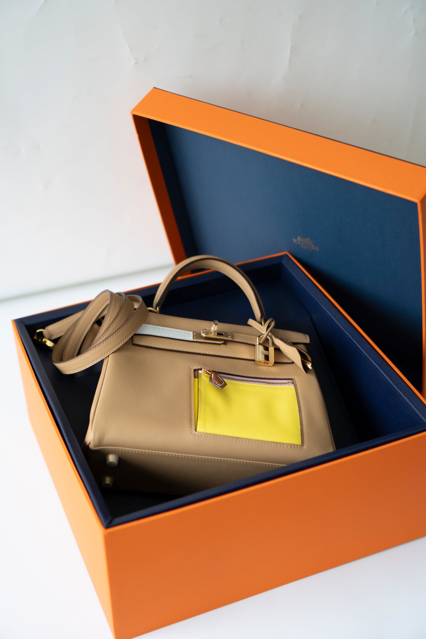 KL 25 Colormatic – Swift Leather with Gold Hardware