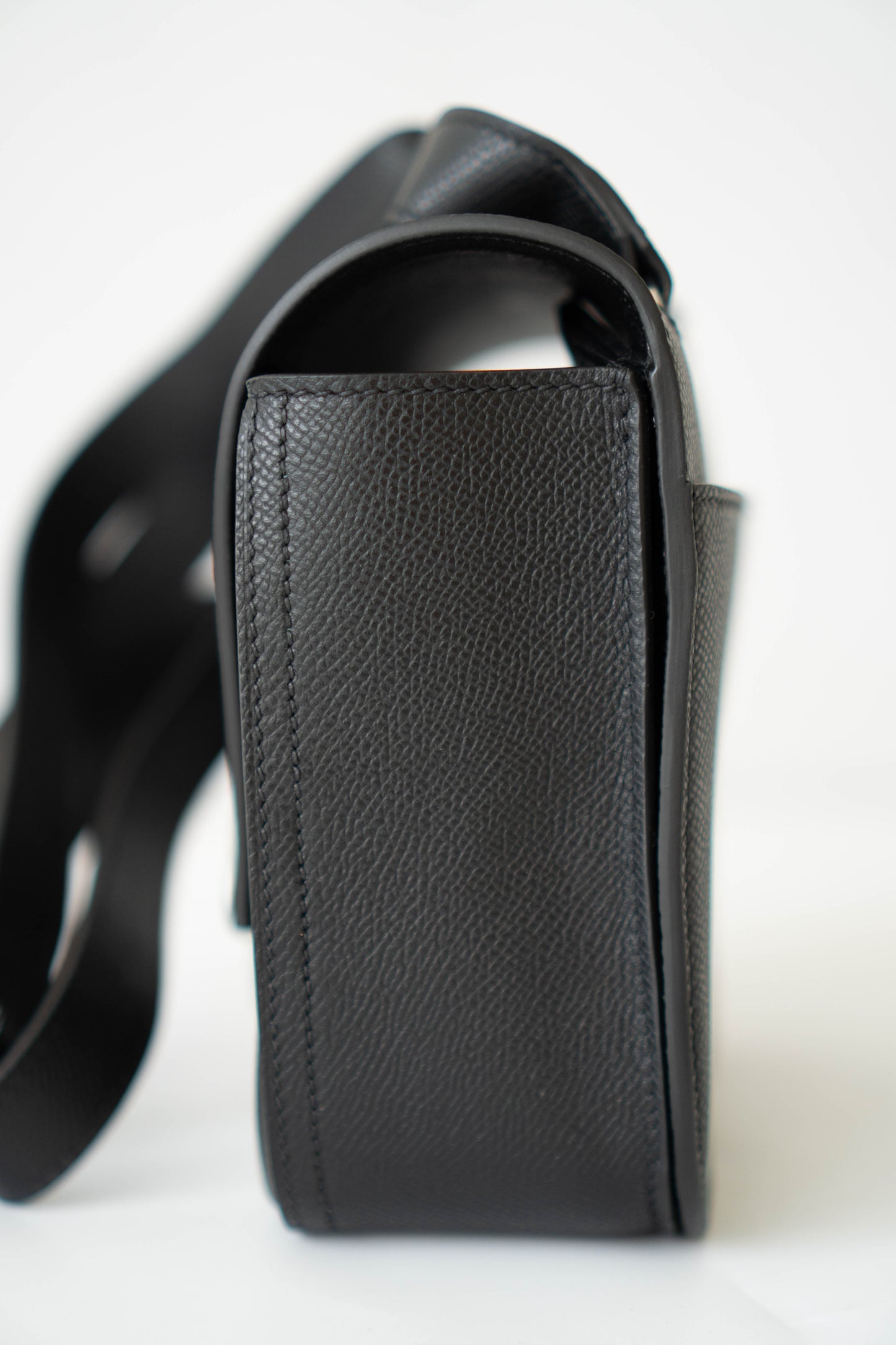 Della in Noir Epsom with Palladium Hardware