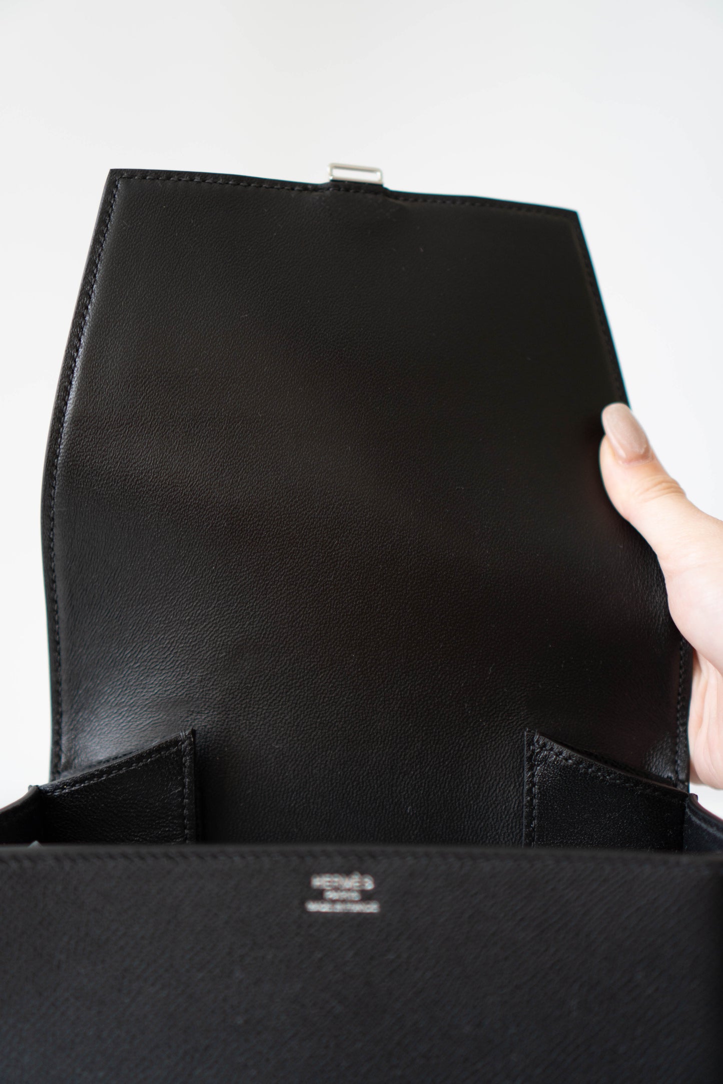 Della in Noir Epsom with Palladium Hardware
