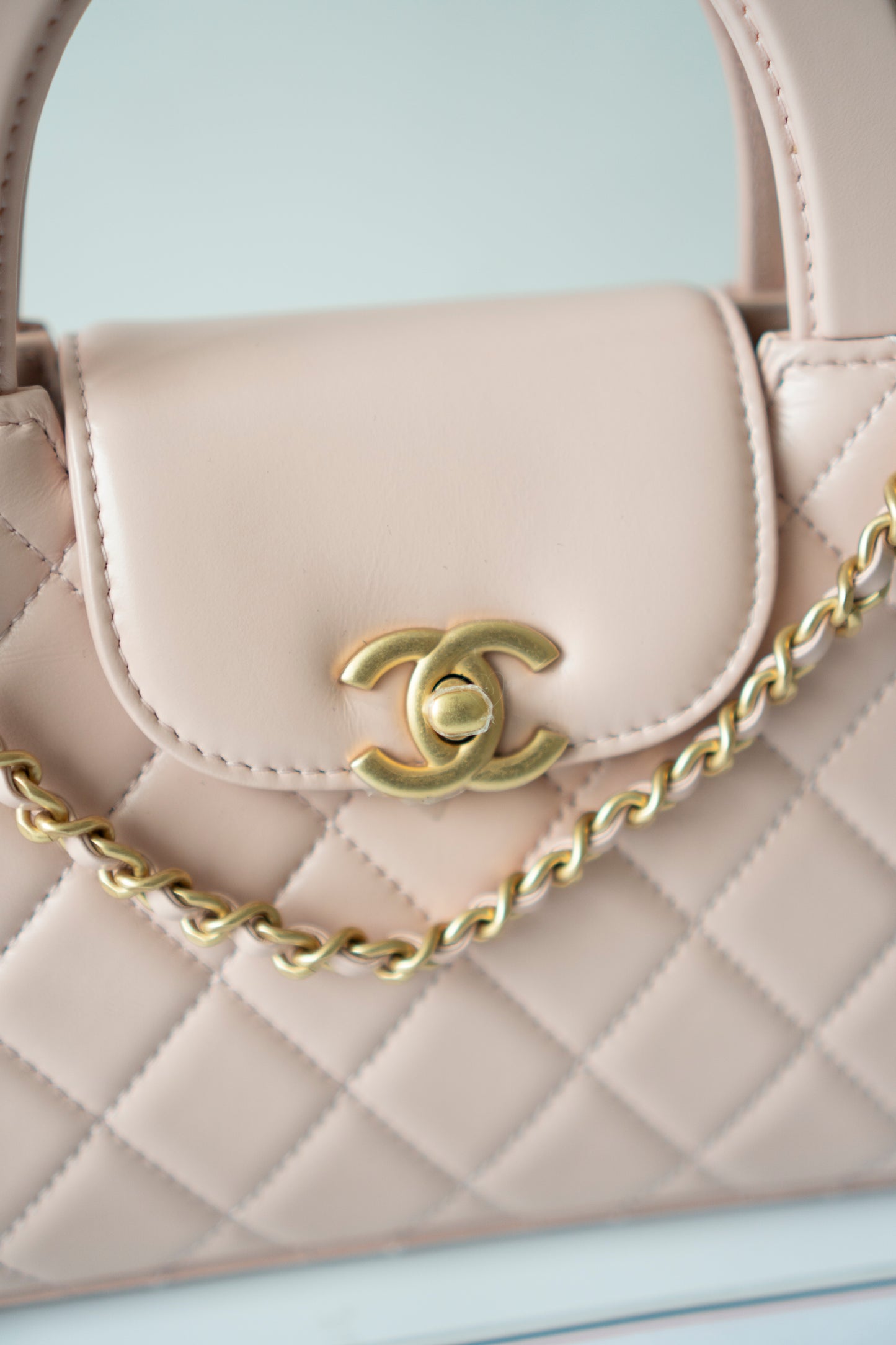 Kelly – Powder Pink Calfskin with Aged Gold Hardware