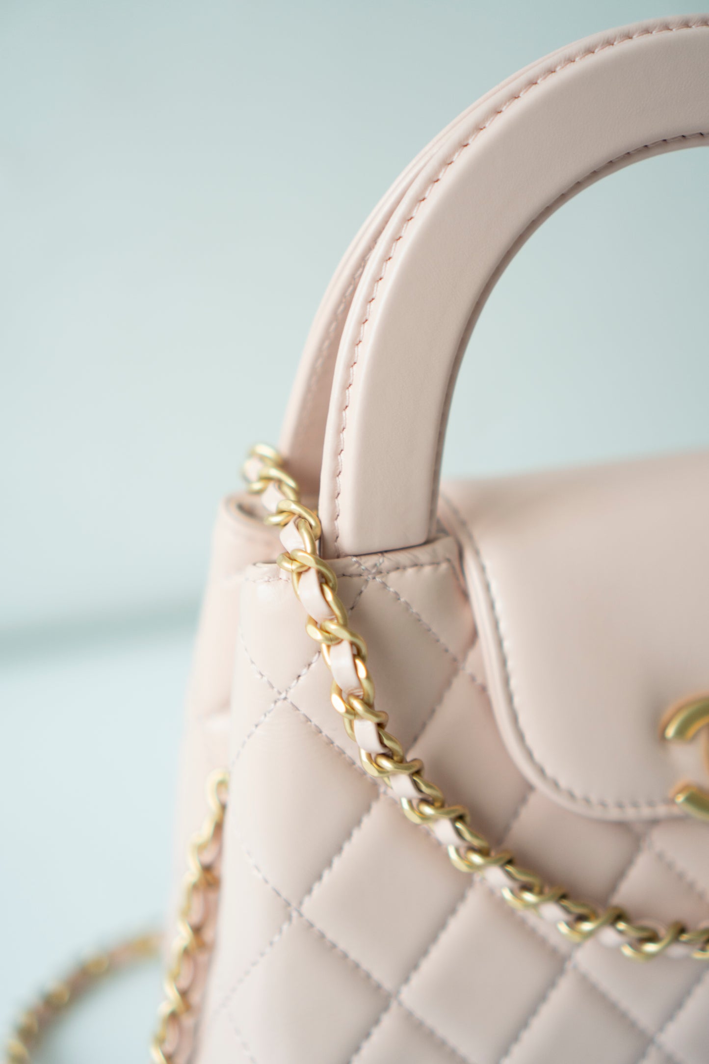 Kelly – Powder Pink Calfskin with Aged Gold Hardware