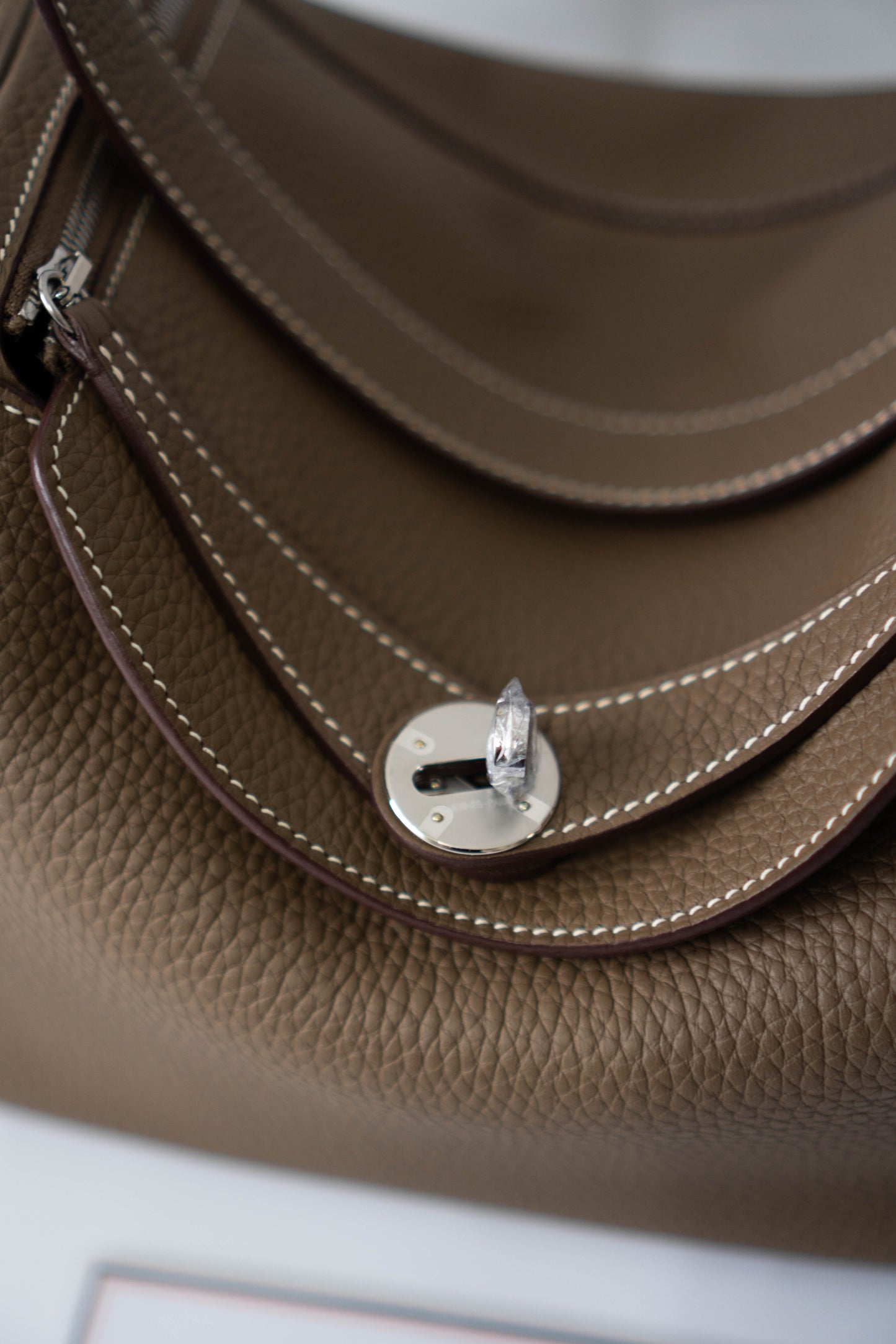 Lind 26 – Etoupe Clemence with Palladium Hardware
