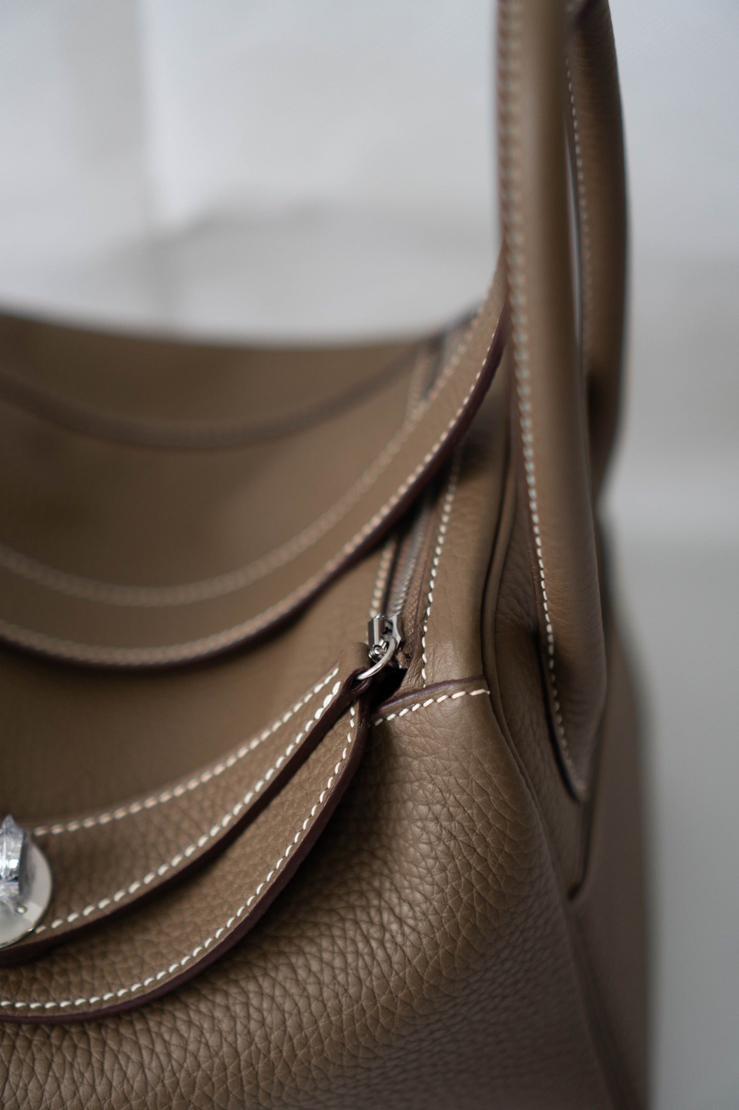 Lind 26 – Etoupe Clemence with Palladium Hardware