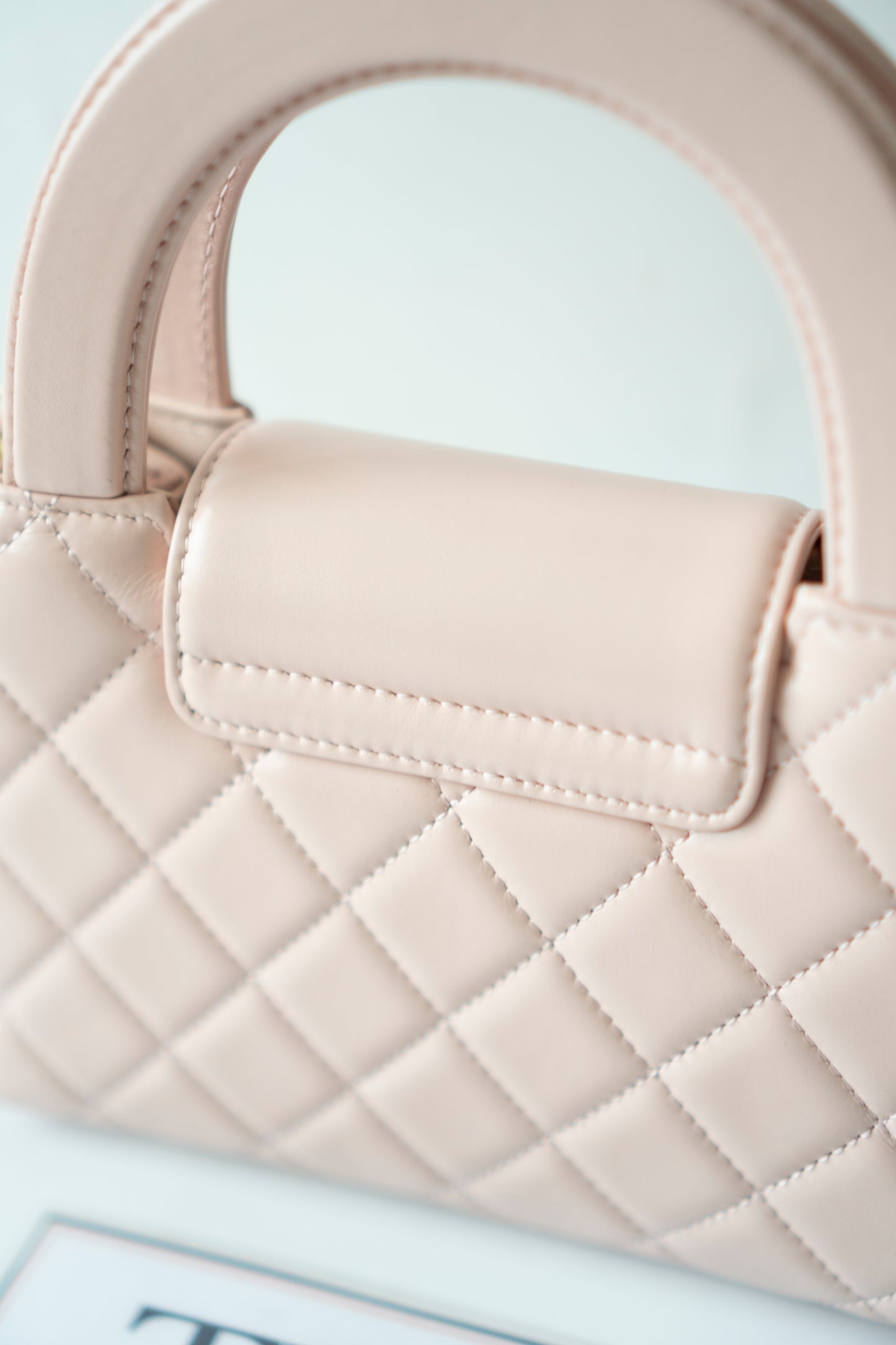 Kelly – Powder Pink Calfskin with Aged Gold Hardware